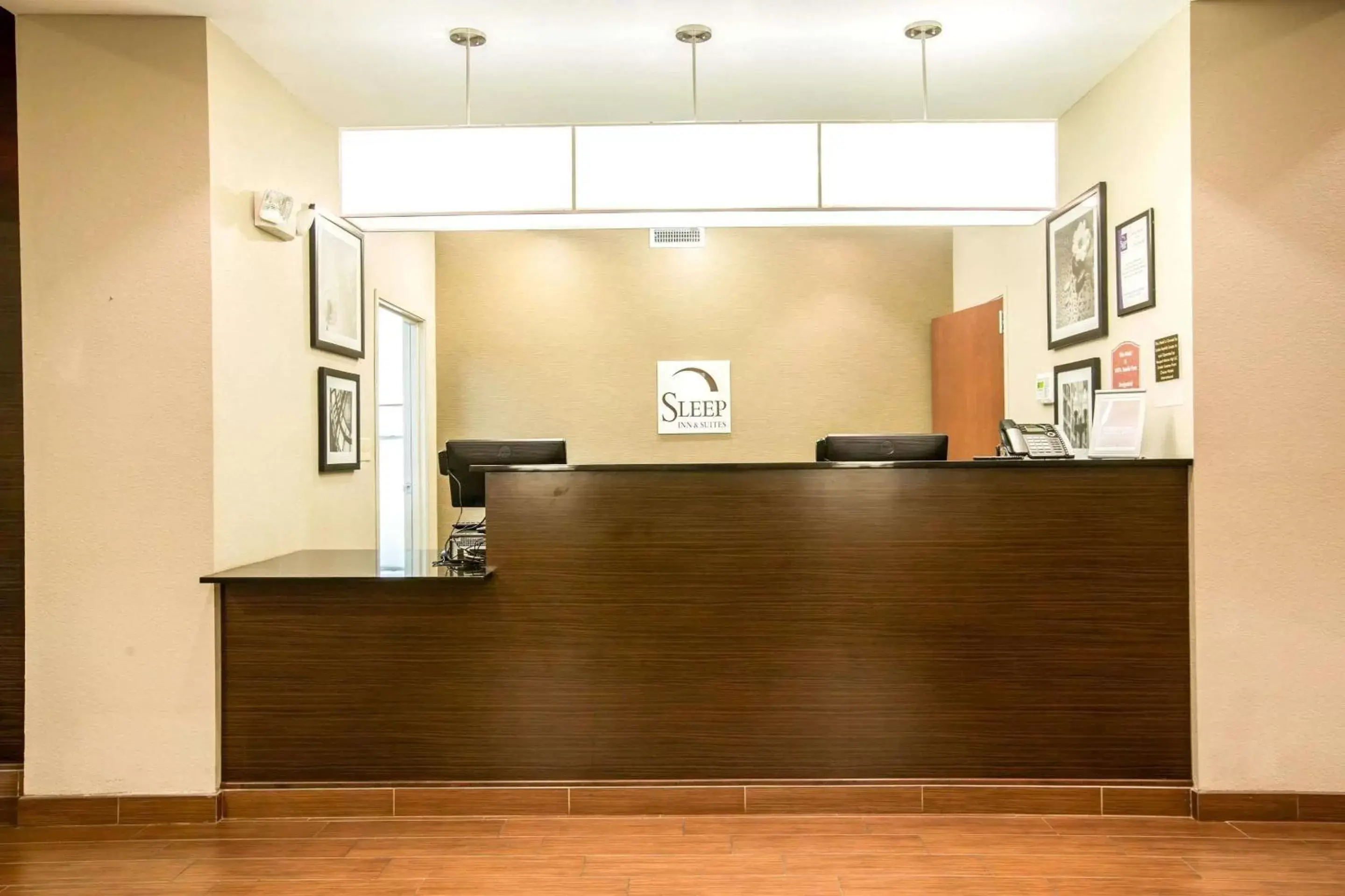 Lobby or reception, Lobby/Reception in Sleep Inn & Suites Marion - Military Institute