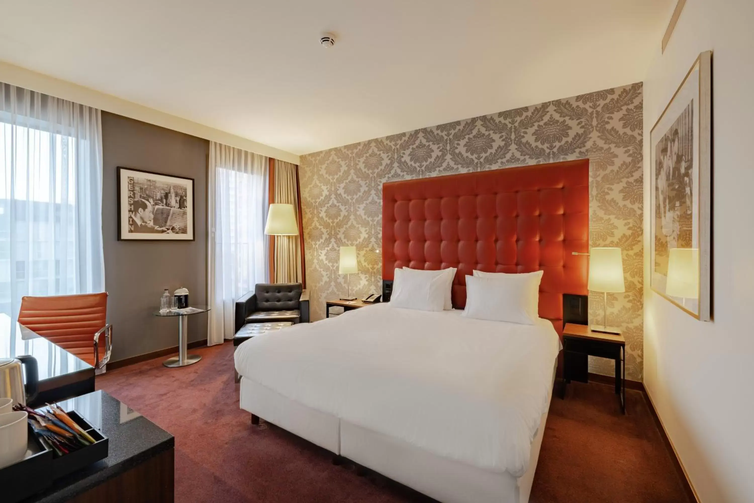 Photo of the whole room, Bed in Crowne Plaza Amsterdam - South, an IHG Hotel