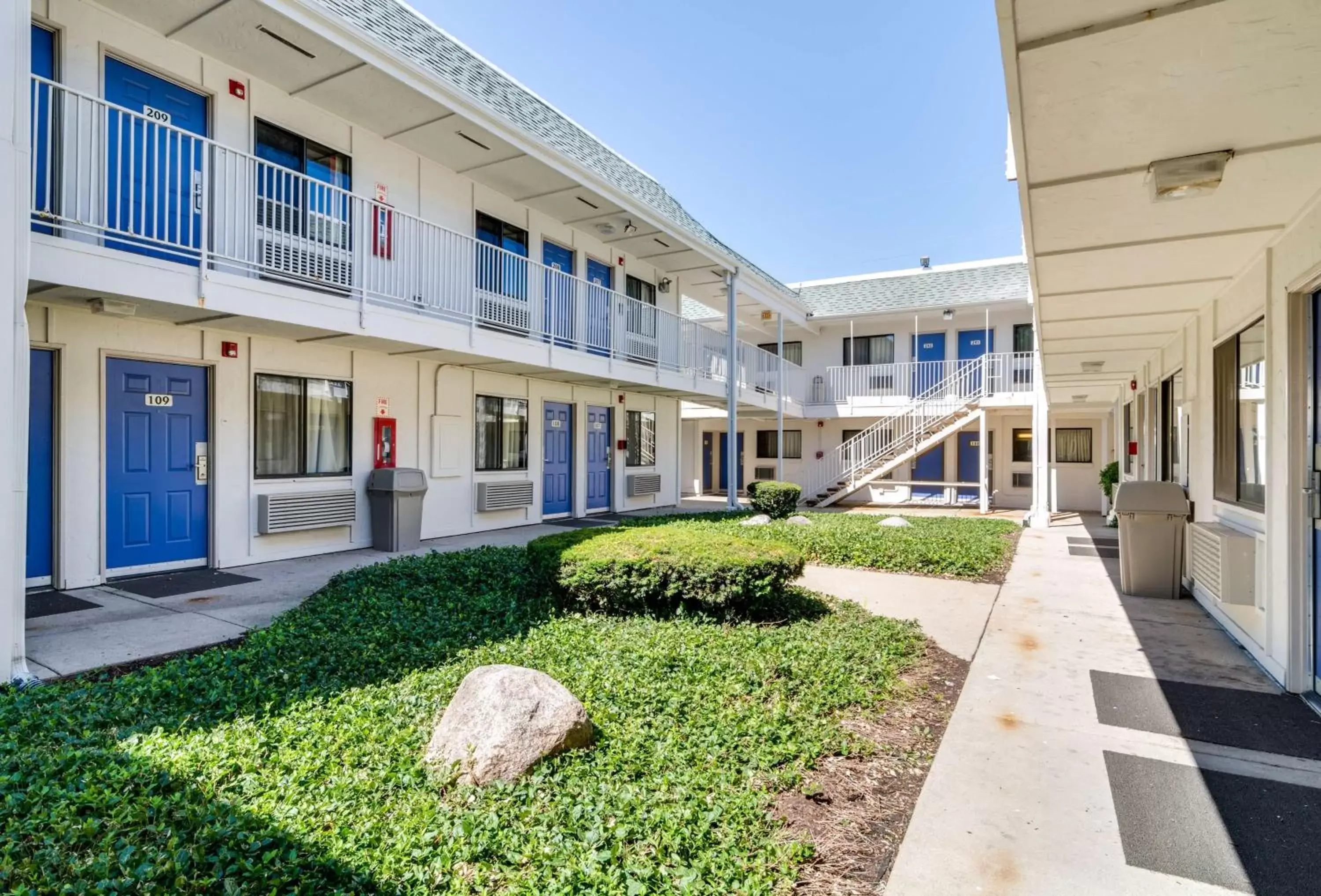 Property Building in Motel 6-Schiller Park, IL - Chicago O'Hare