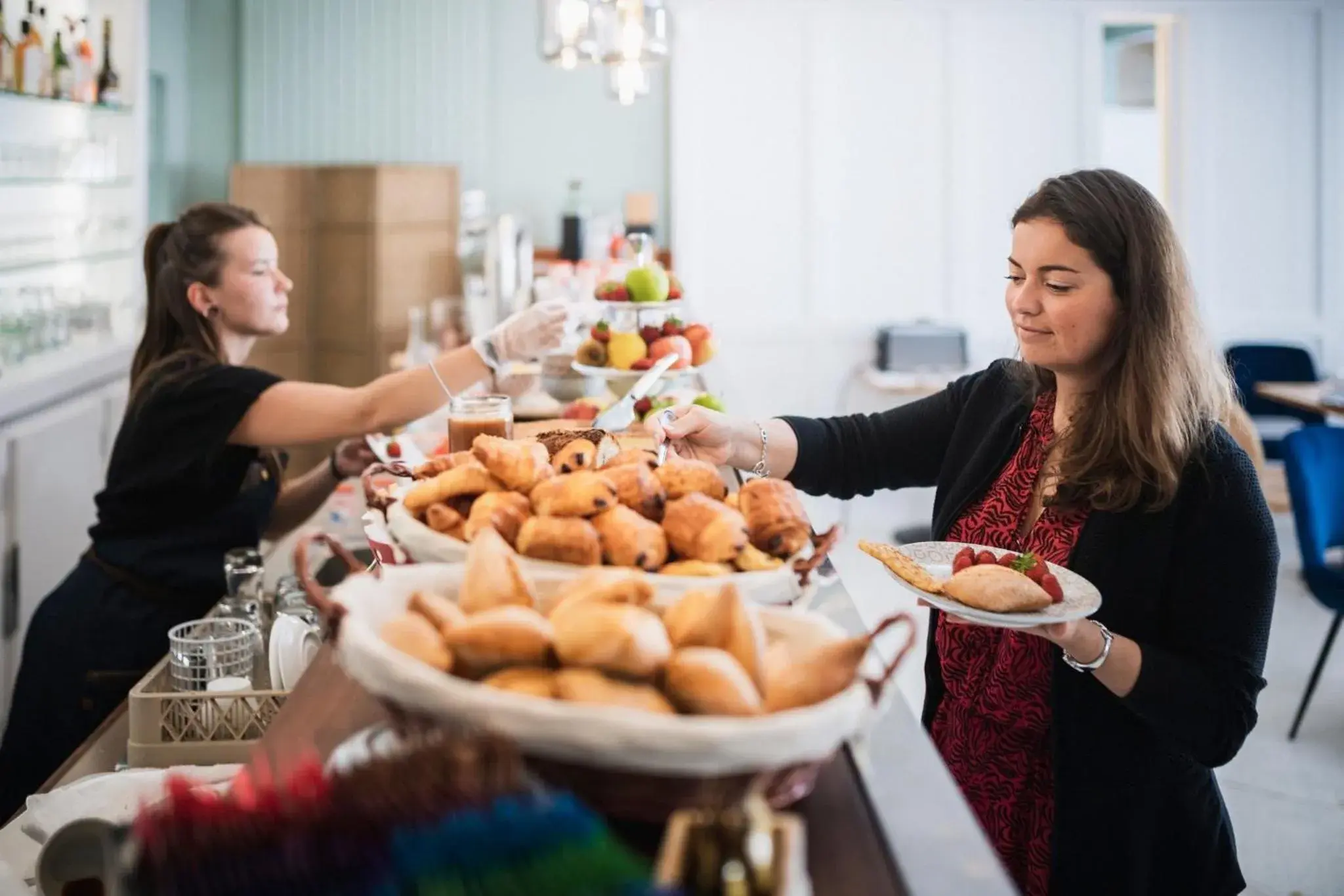 Buffet breakfast in Hôtel De La Vallée