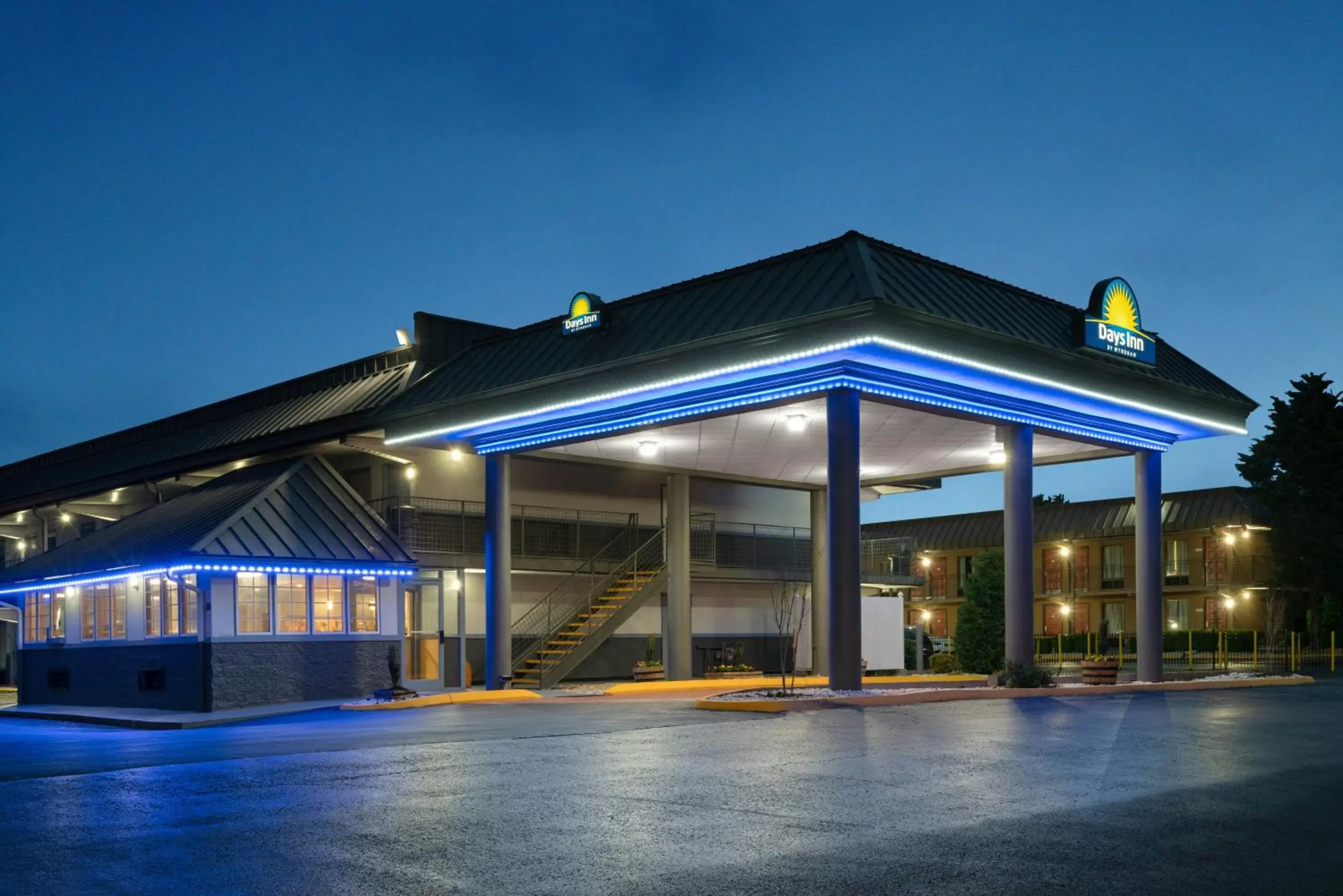 Property building, Swimming Pool in Days Inn by Wyndham Knoxville North