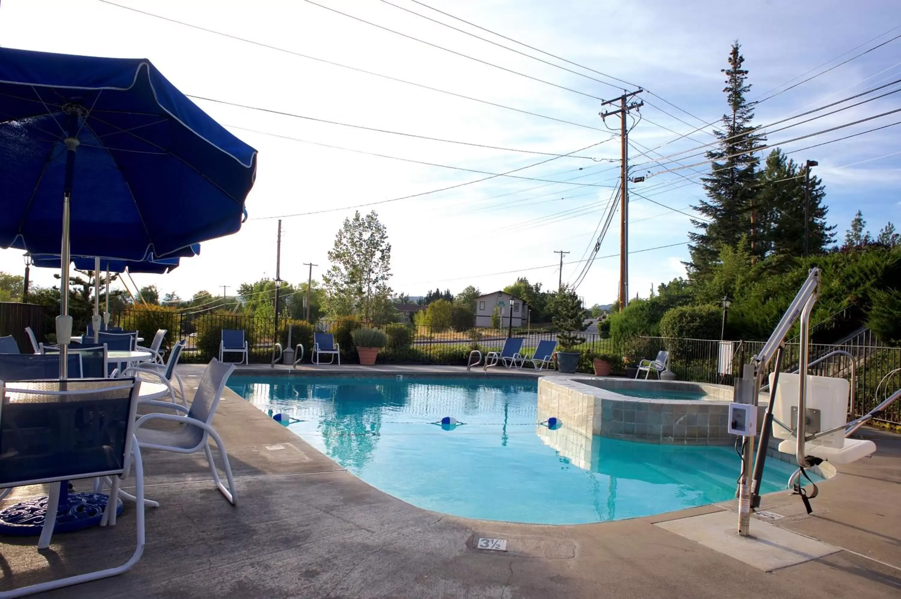 On site, Swimming Pool in Best Western Grants Pass Inn