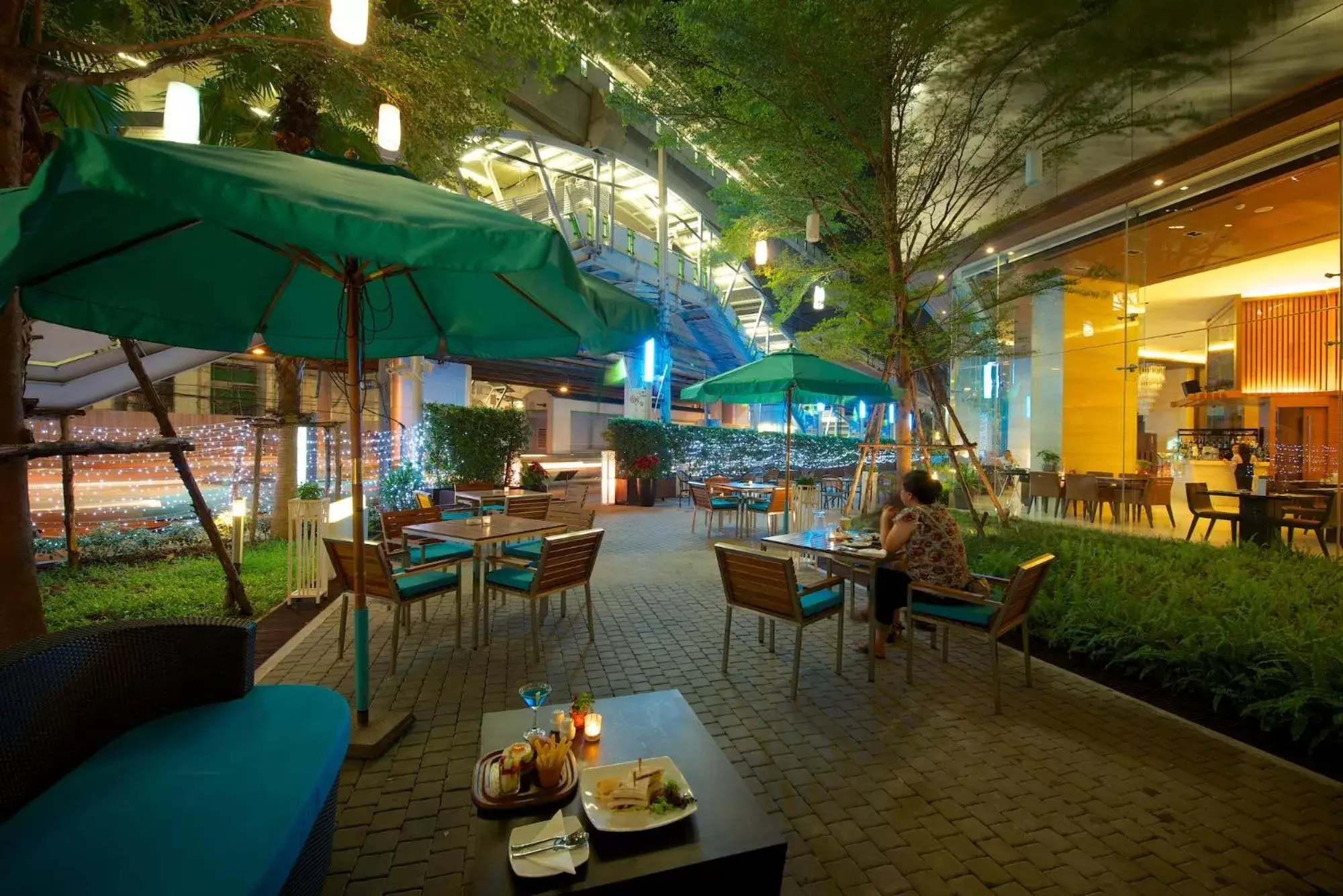 Entertainment, Restaurant/Places to Eat in Jasmine Resort Bangkok