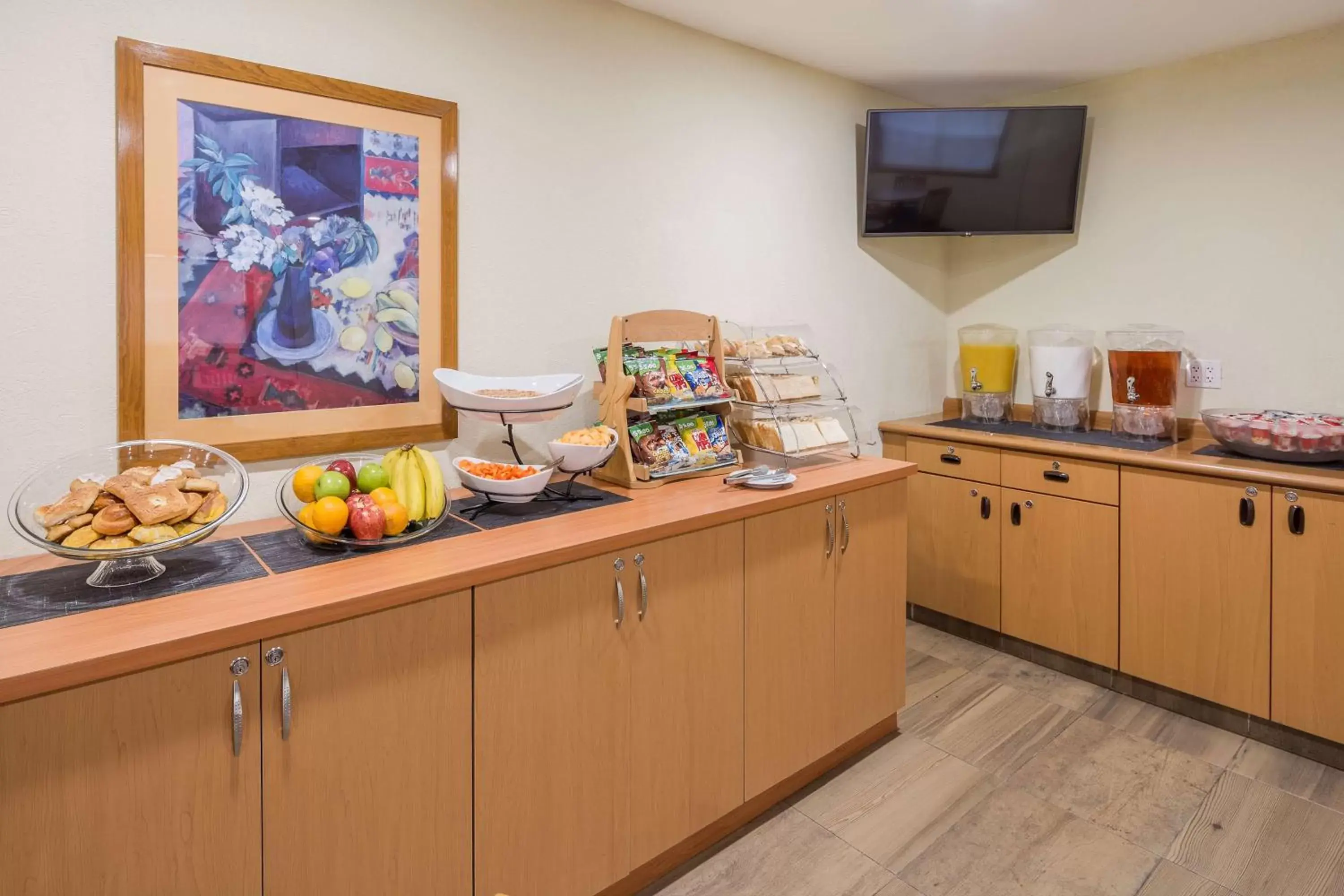 Restaurant/places to eat, Kitchen/Kitchenette in Microtel Inn & Suites by Wyndham Culiacán