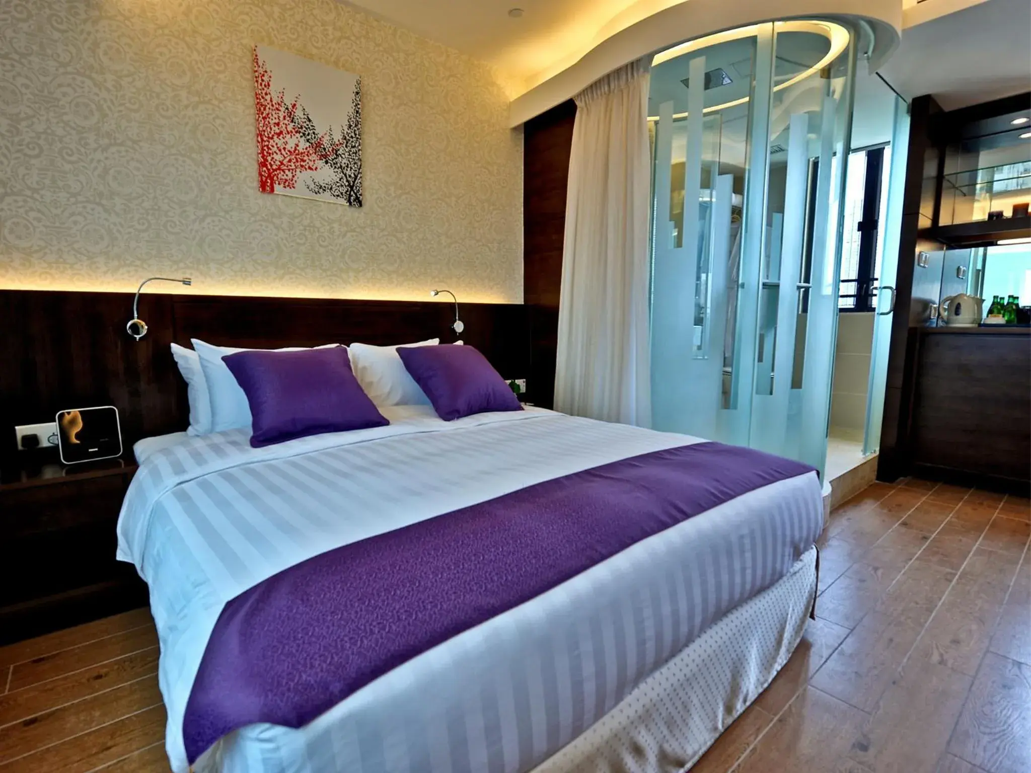 Photo of the whole room, Bed in The Bauhinia Hotel-Tst