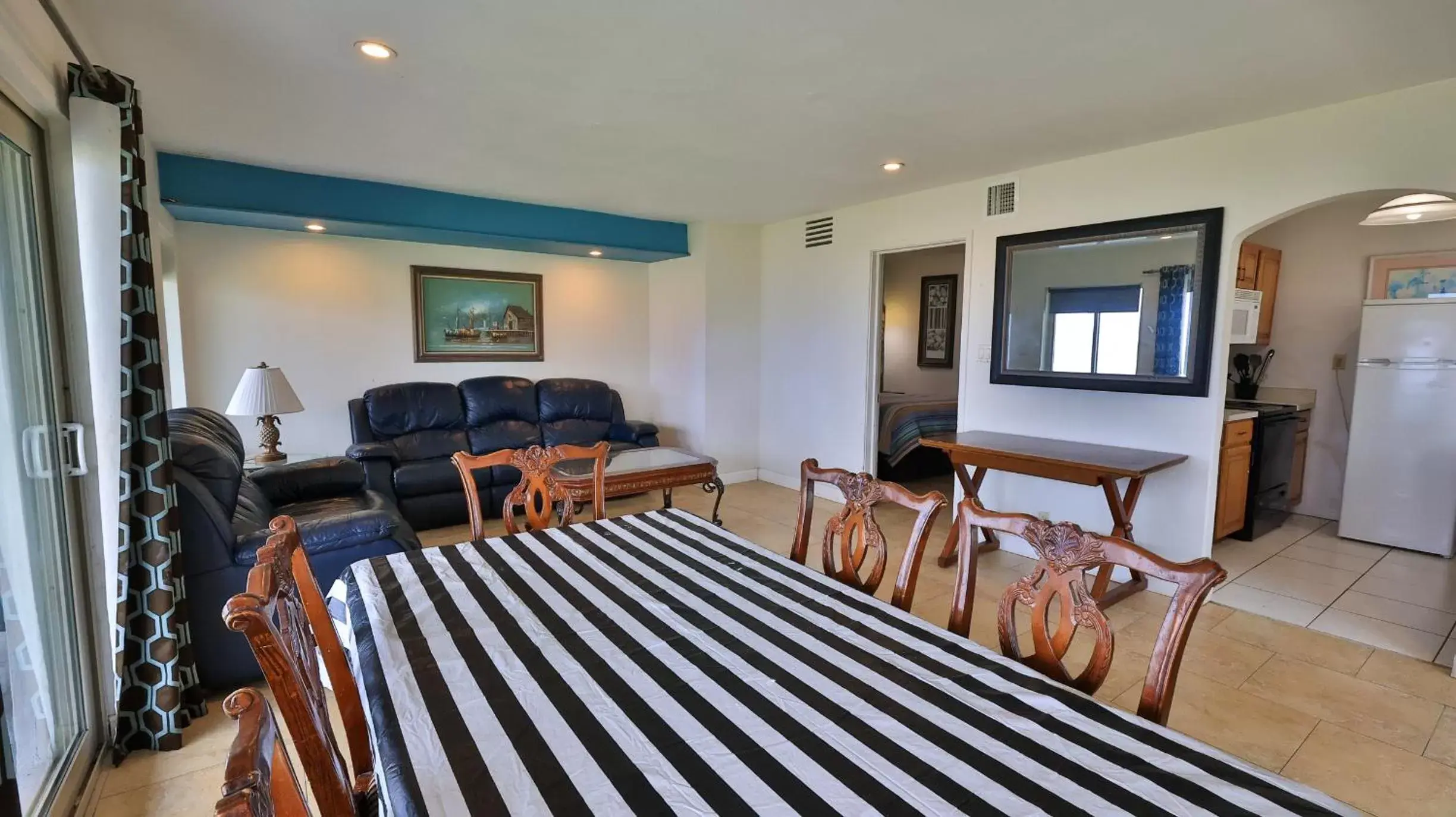 Living room in Driftwood Beach Motel