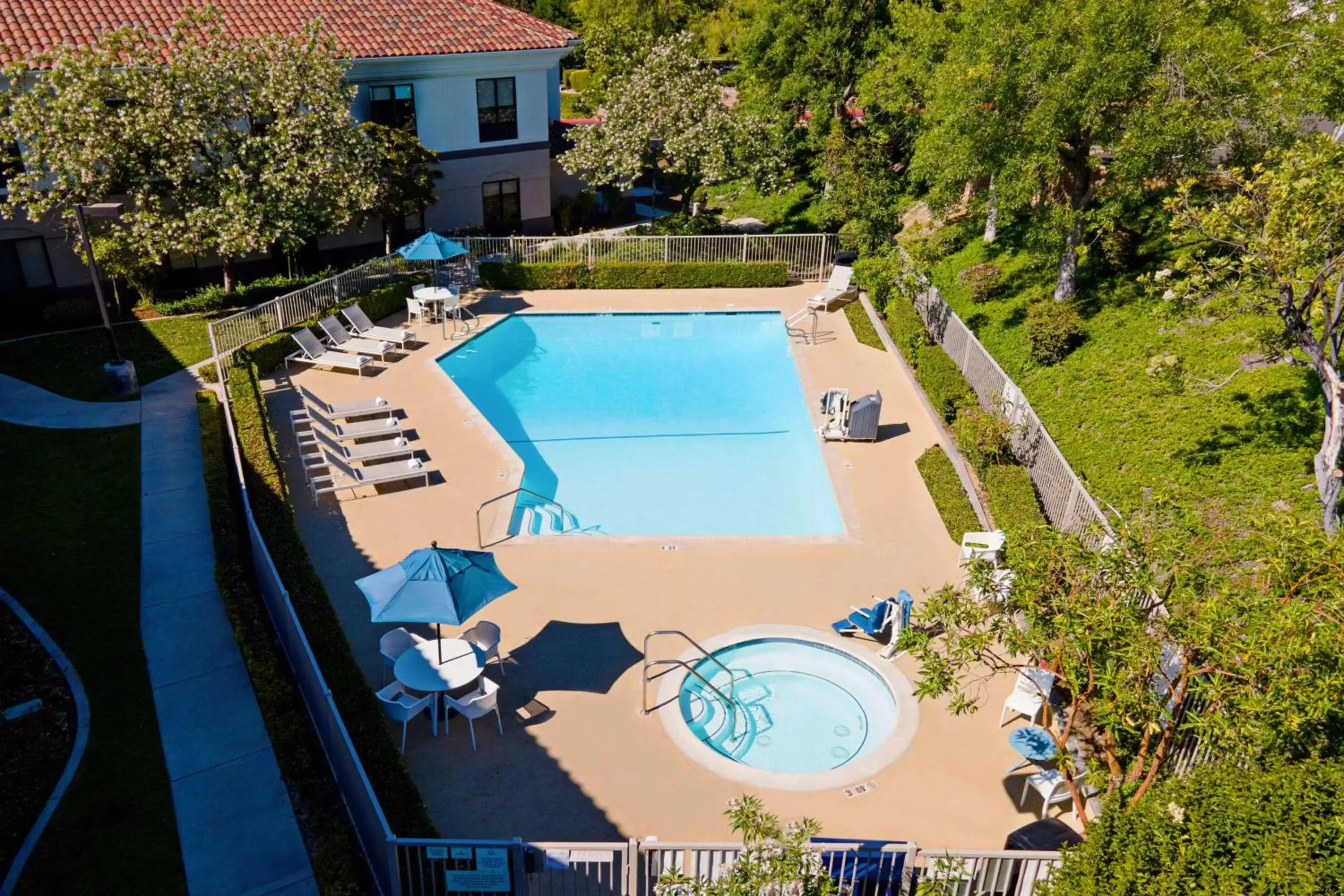 Property building, Pool View in Best Western Valencia/Six Flags Inn & Suites