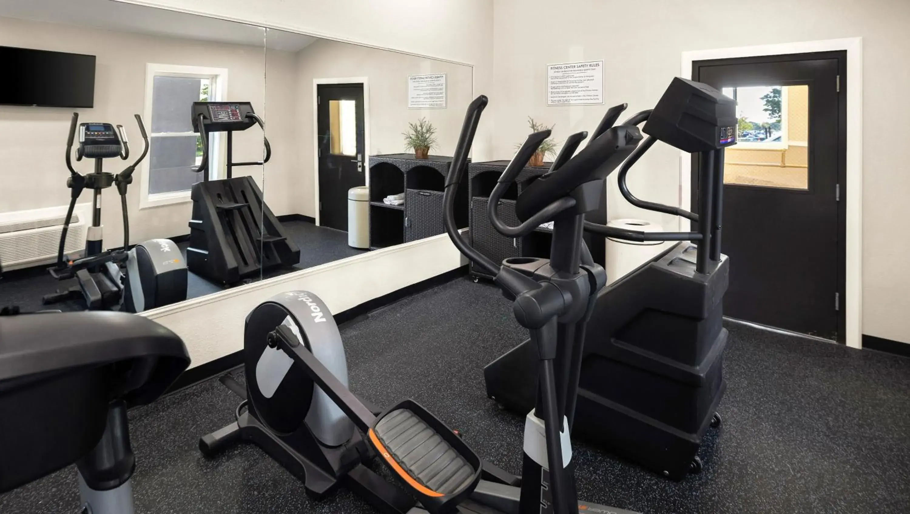 Fitness centre/facilities, Fitness Center/Facilities in Magnuson Hotel Detroit Airport