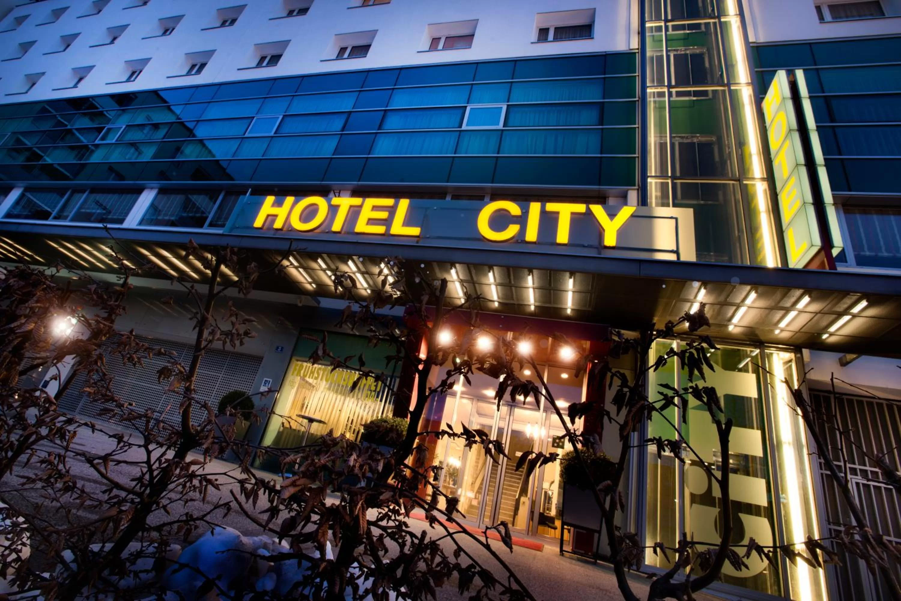 Facade/entrance in Hotel City