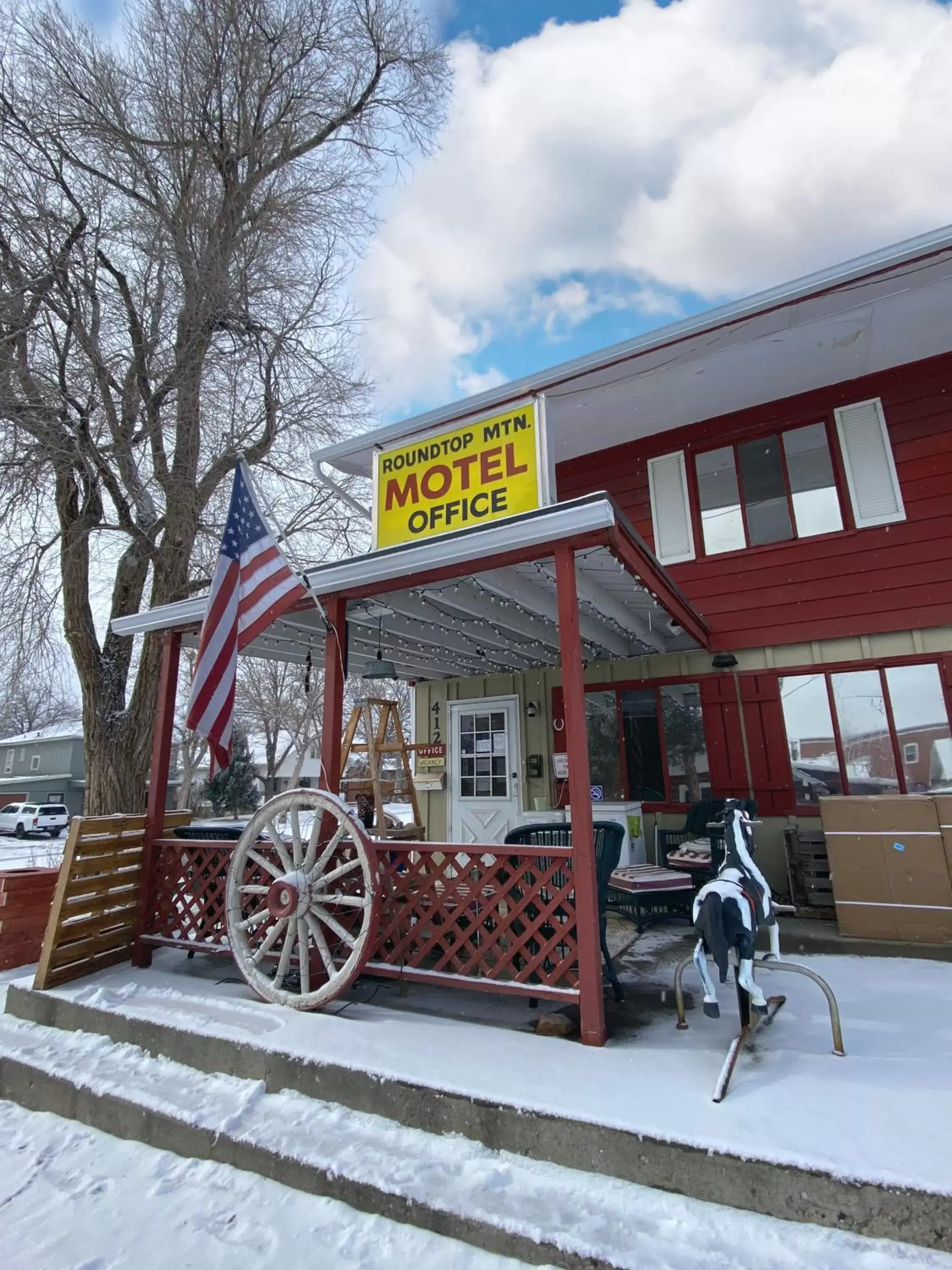 Property Building in Roundtop Mountain Vista - Cabins and Motel