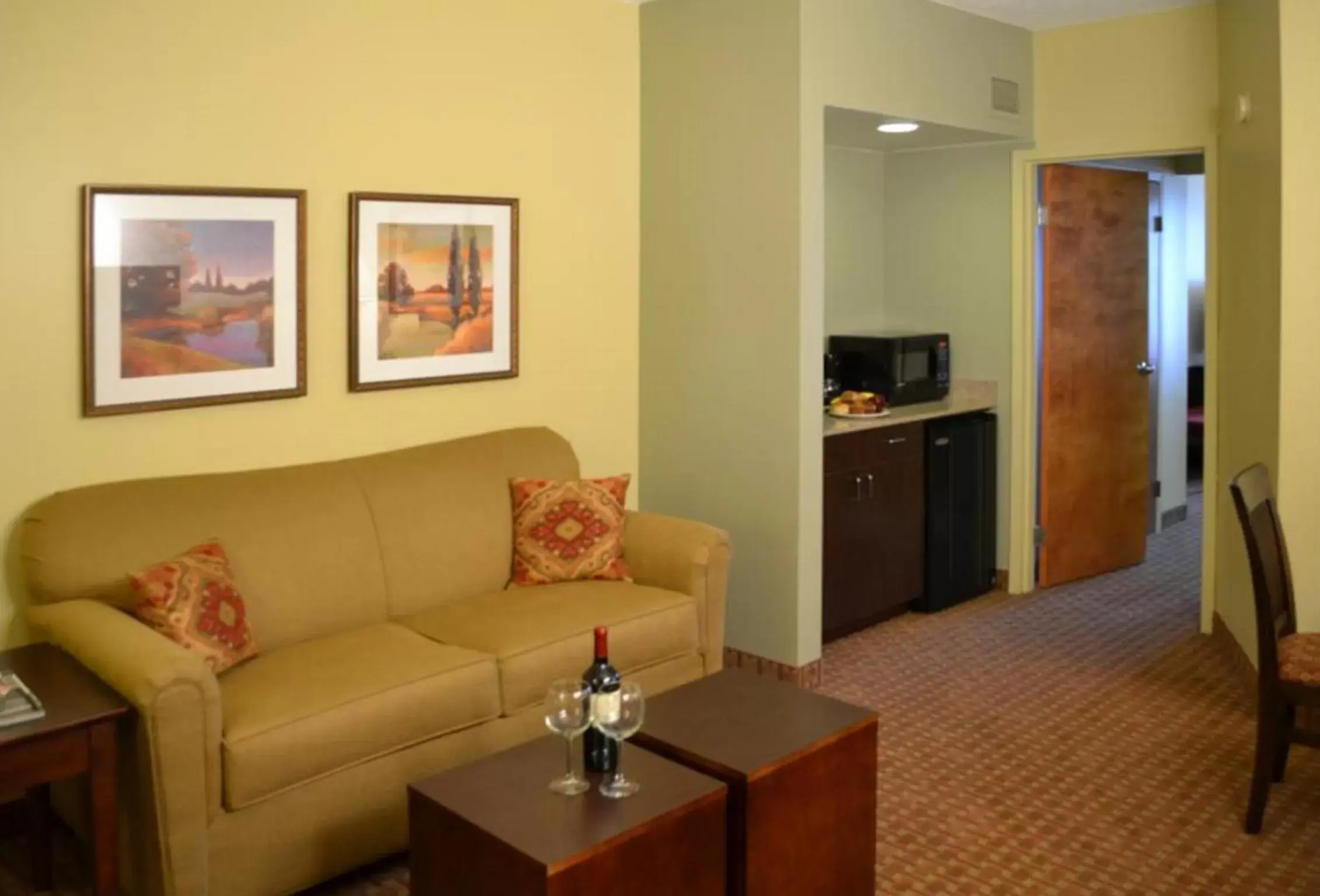 Living room in Euro-Suites Hotel Living room in Euro-Suites Hotel