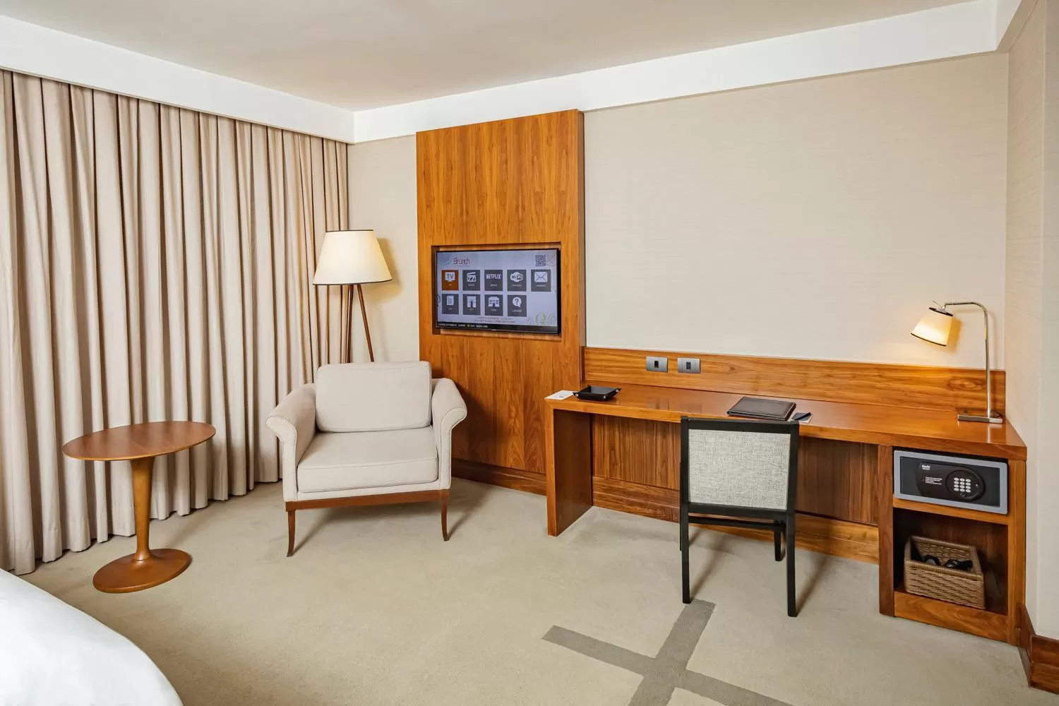 Bedroom, Bed in Tivoli Mofarrej São Paulo