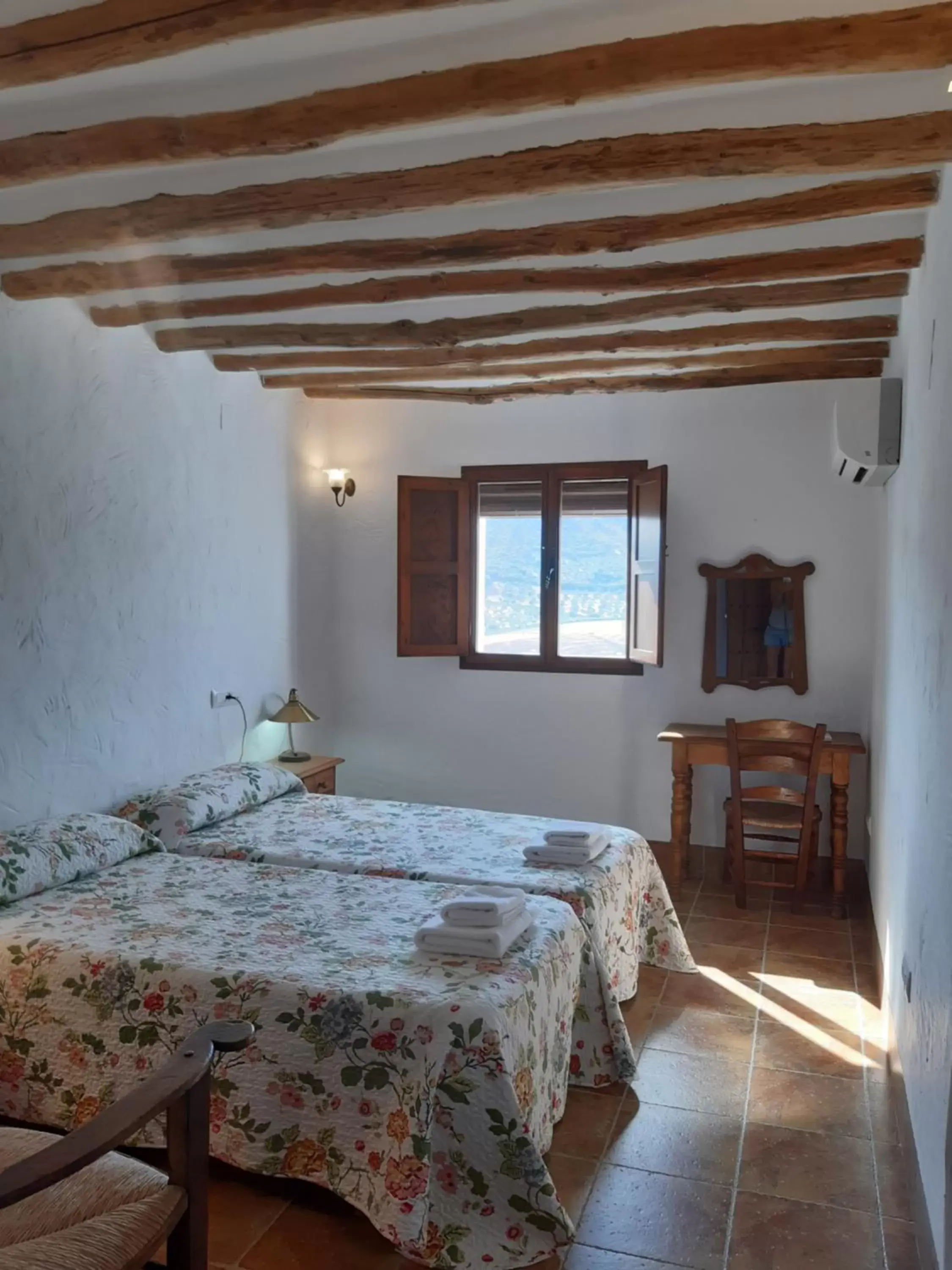 Twin Room with Mountain View - single occupancy in La Posada Amena Twin Room with Mountain View - single occupancy in La Posada Amena