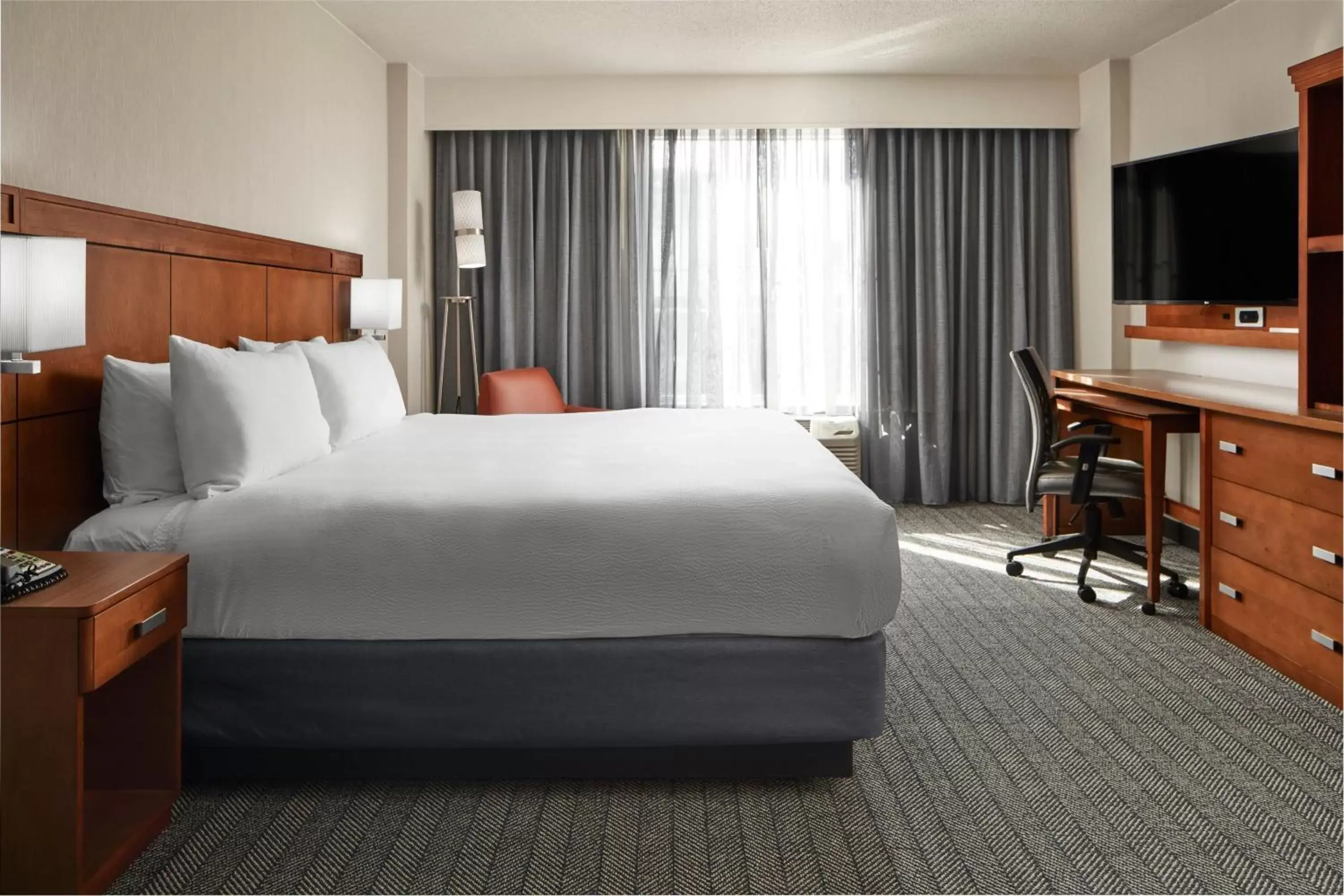 Photo of the whole room, Bed in Courtyard by Marriott Charlottesville - University Medical Center
