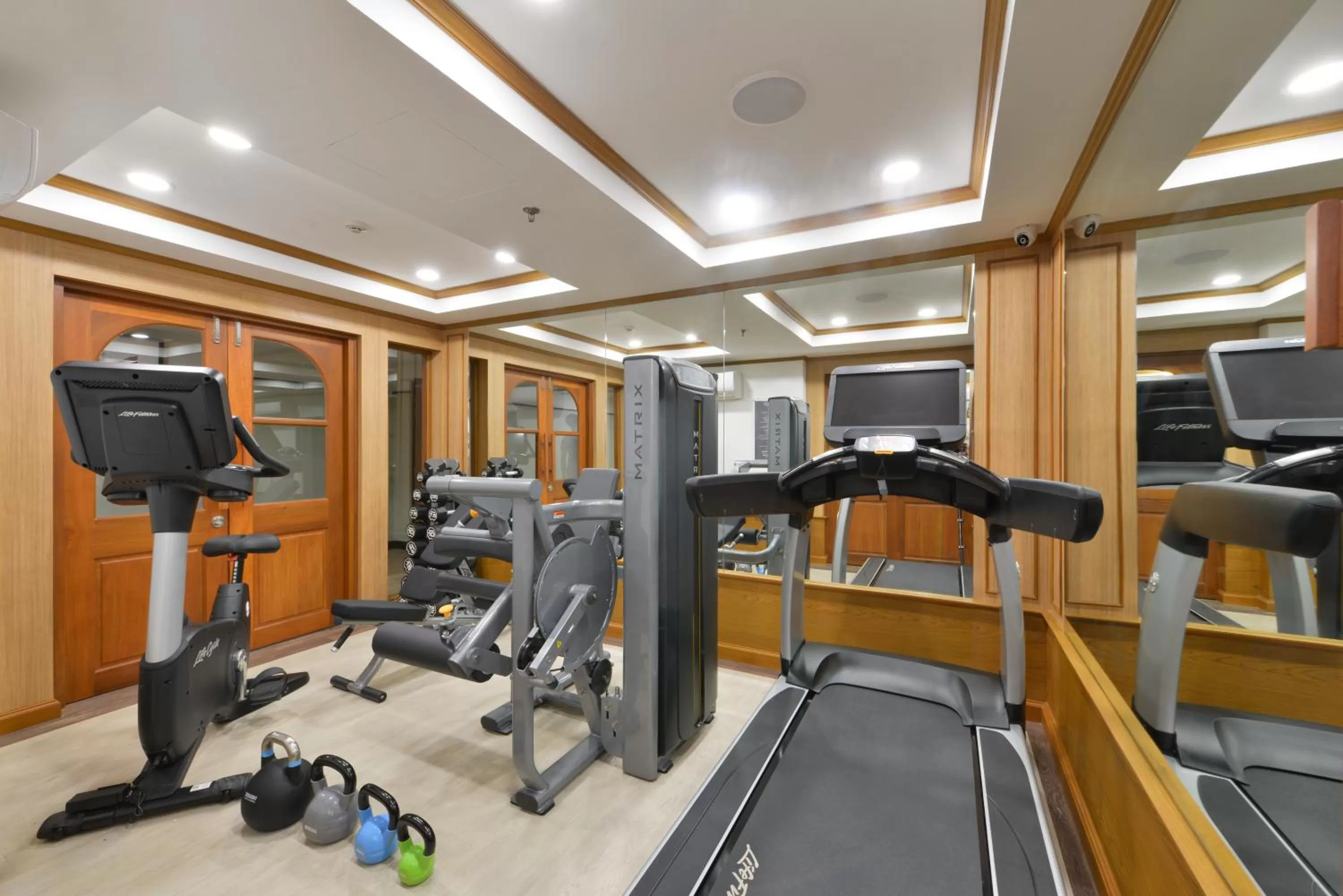 Fitness centre/facilities in Oakwood Hotel & Residence Bangkok