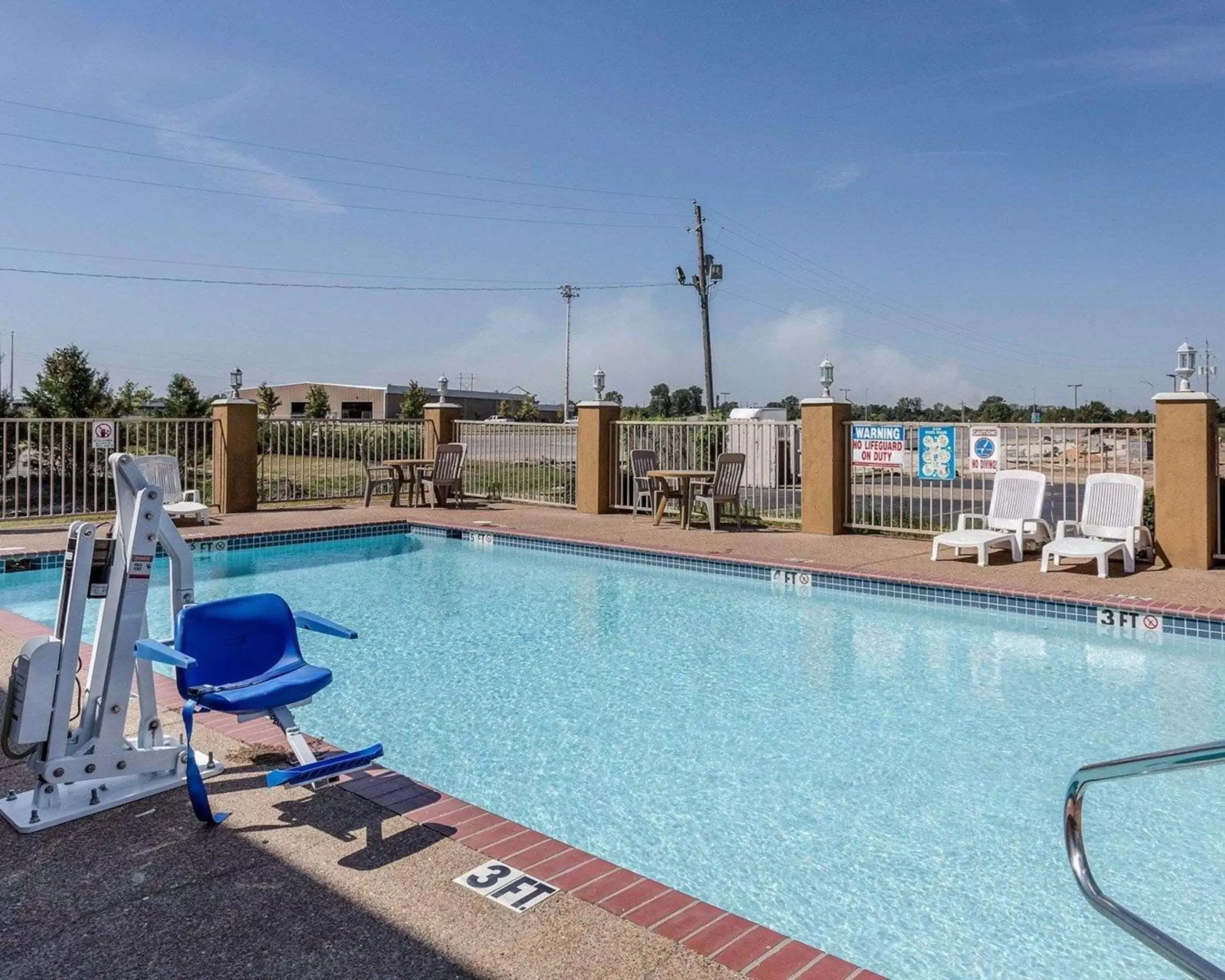 On site, Swimming Pool in Quality Inn West Memphis I-40
