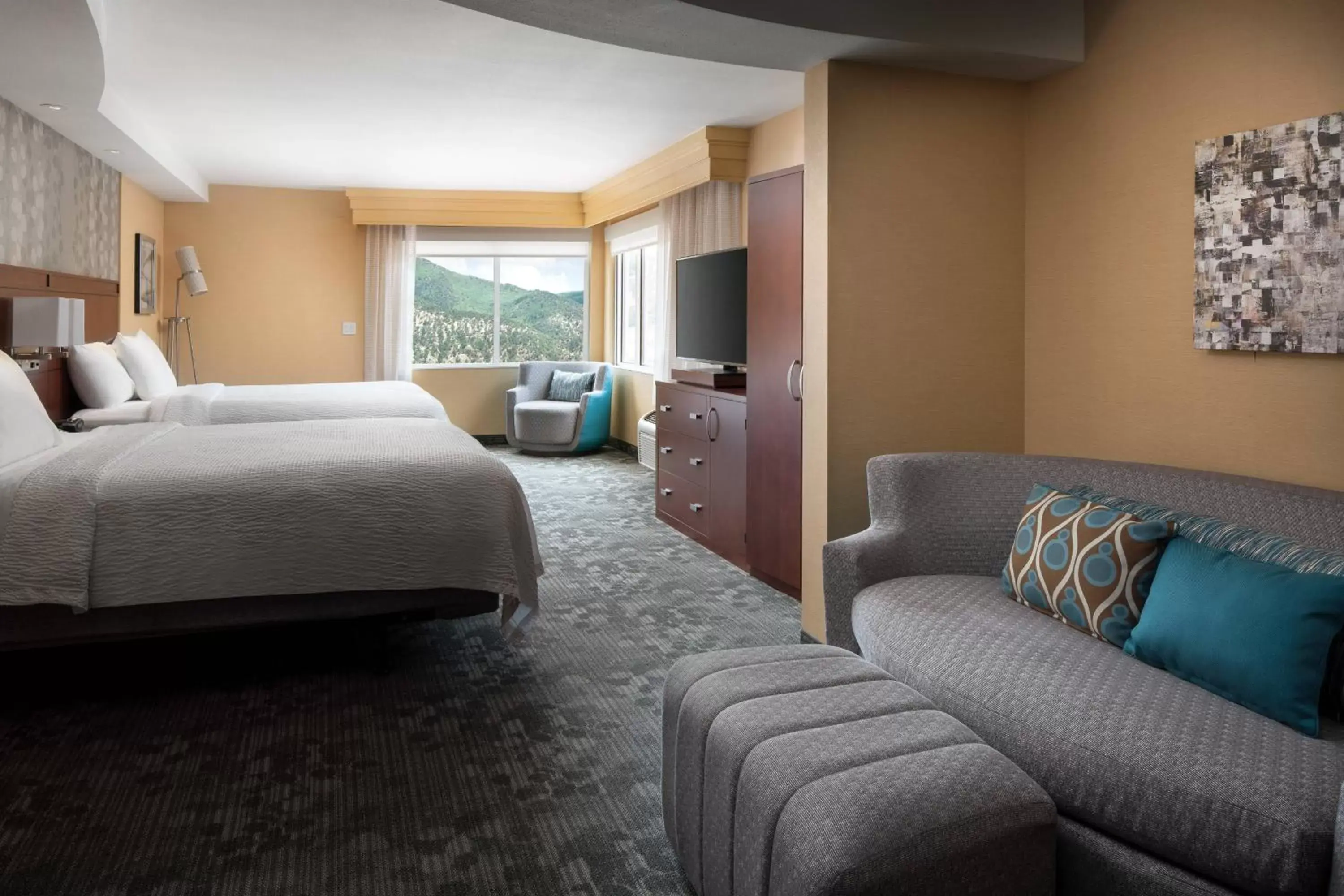 Bedroom in Courtyard by Marriott Glenwood Springs