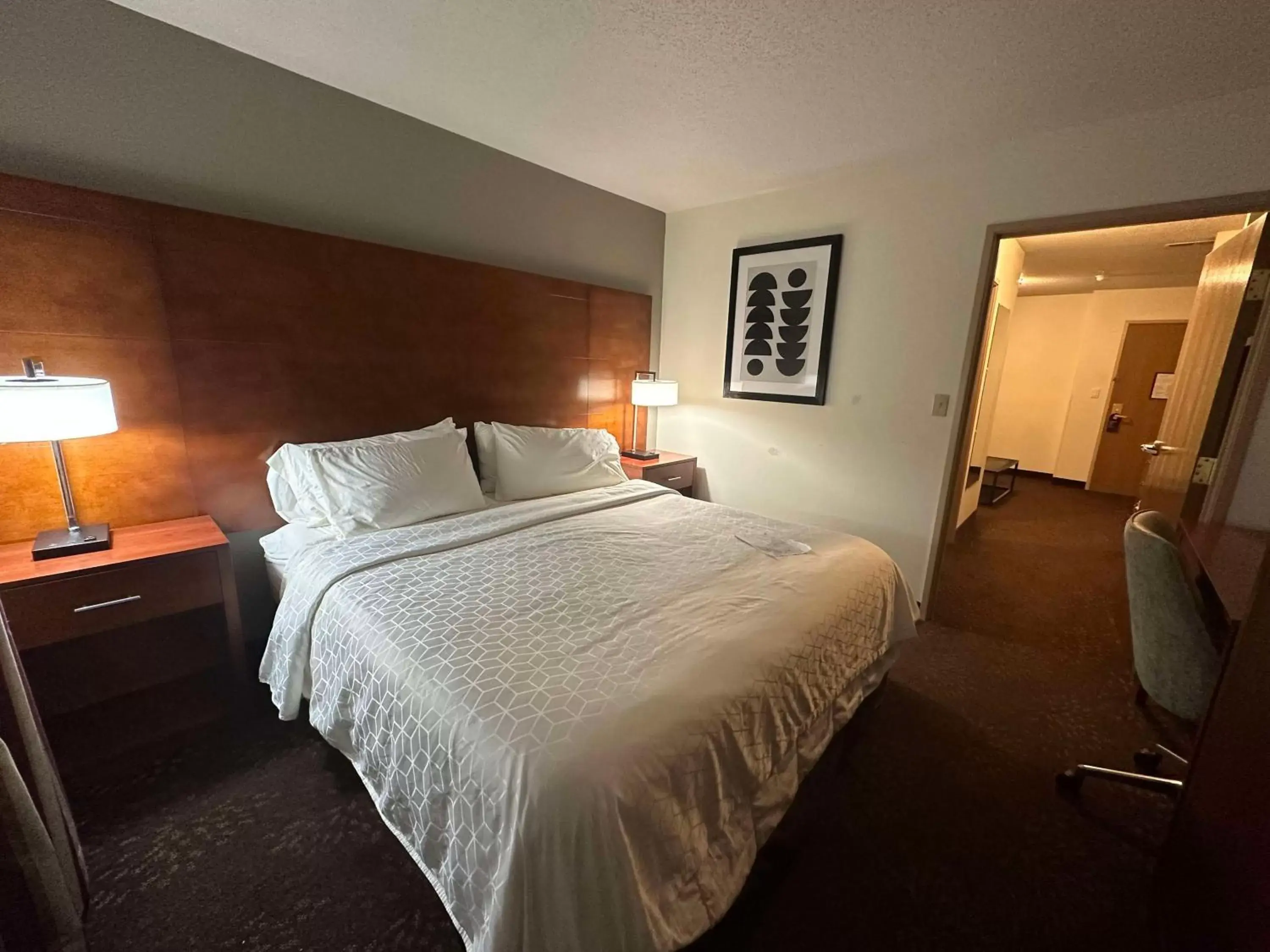 Photo of the whole room, Bed in SureStay Plus by Best Western Fremont I-69