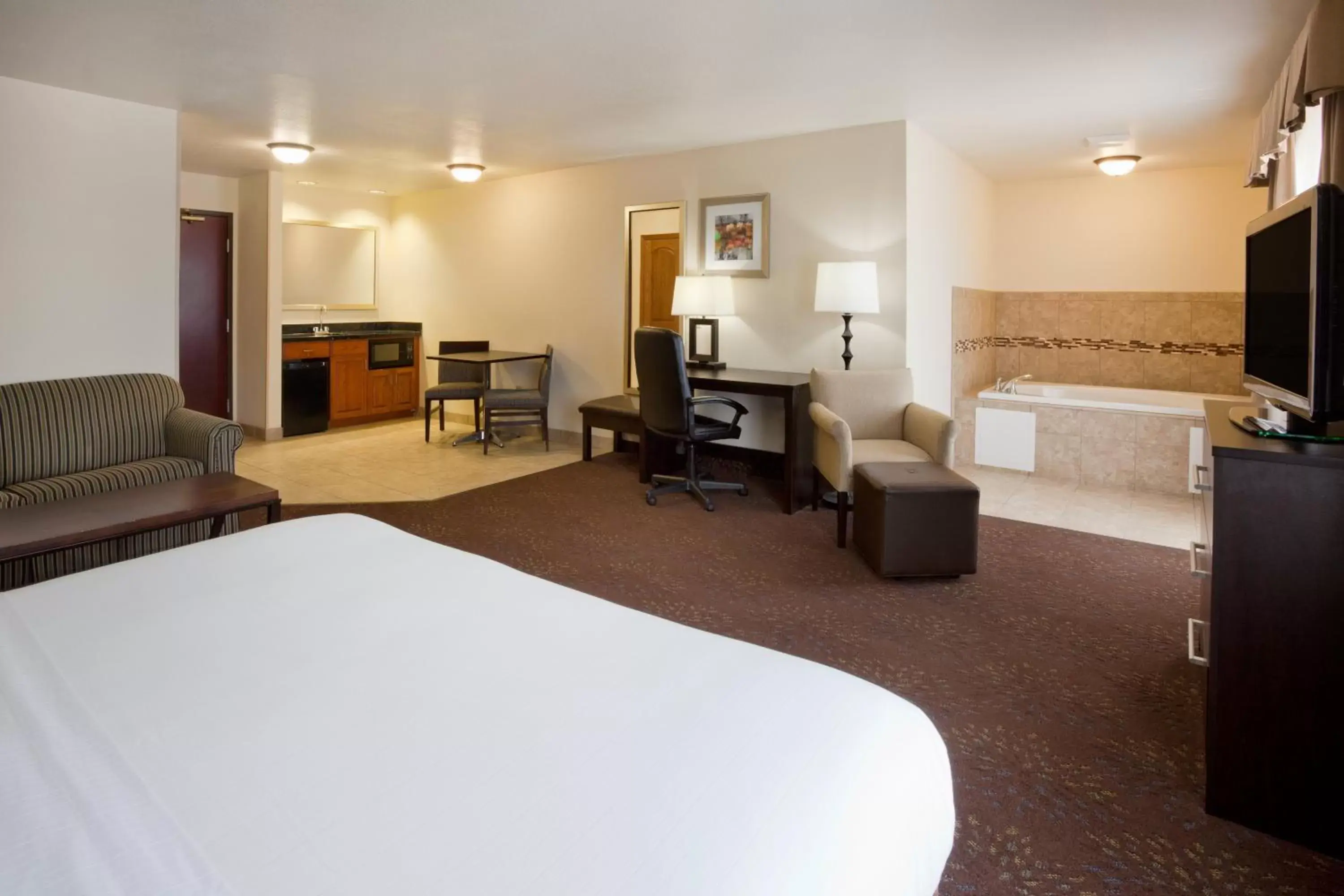Photo of the whole room in Holiday Inn Express & Suites Aberdeen, an IHG Hotel