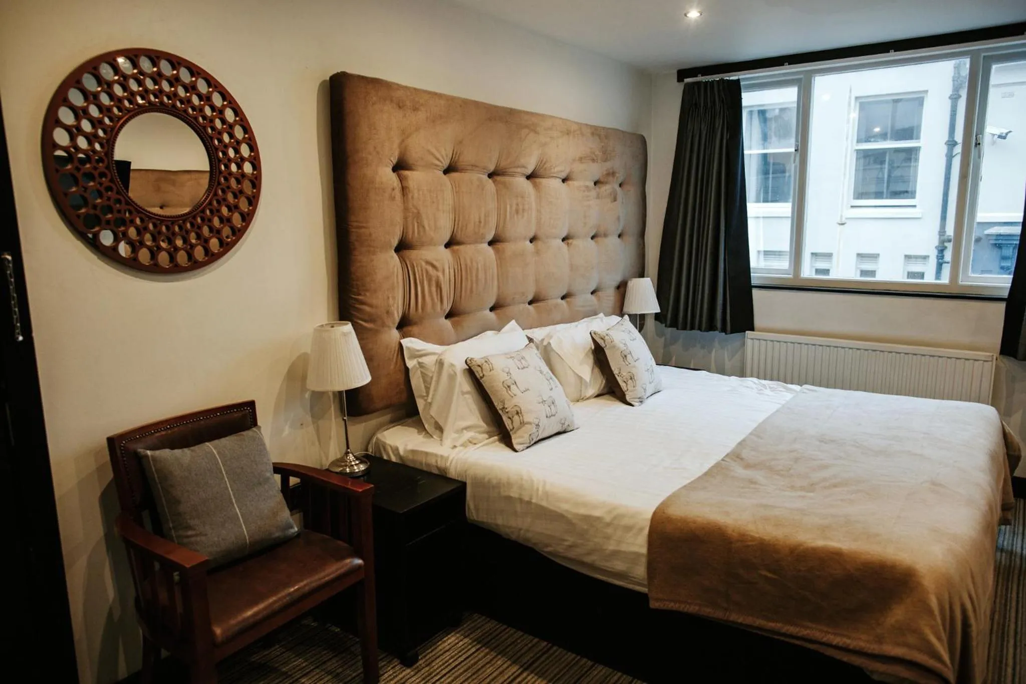 Bedroom, Bed in Peaky Blinders Accommodation & Bar