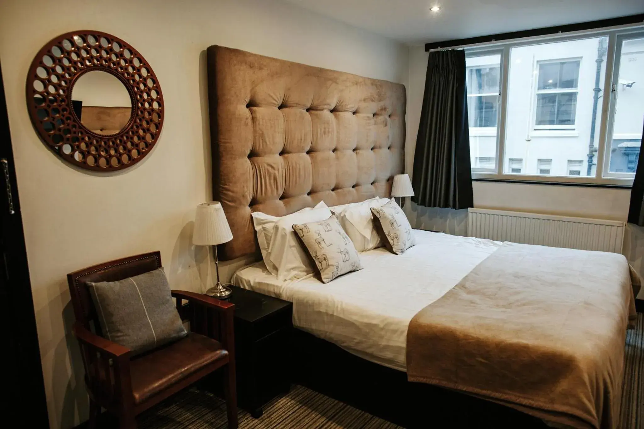 Bedroom, Bed in Peaky Blinders Accommodation & Bar
