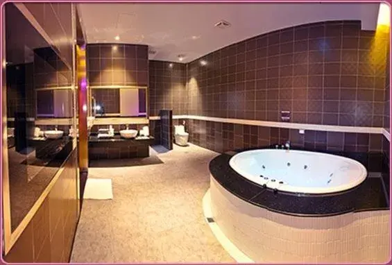 Bathroom, Spa/Wellness in Wei Feng Hotel - Kaohsiung