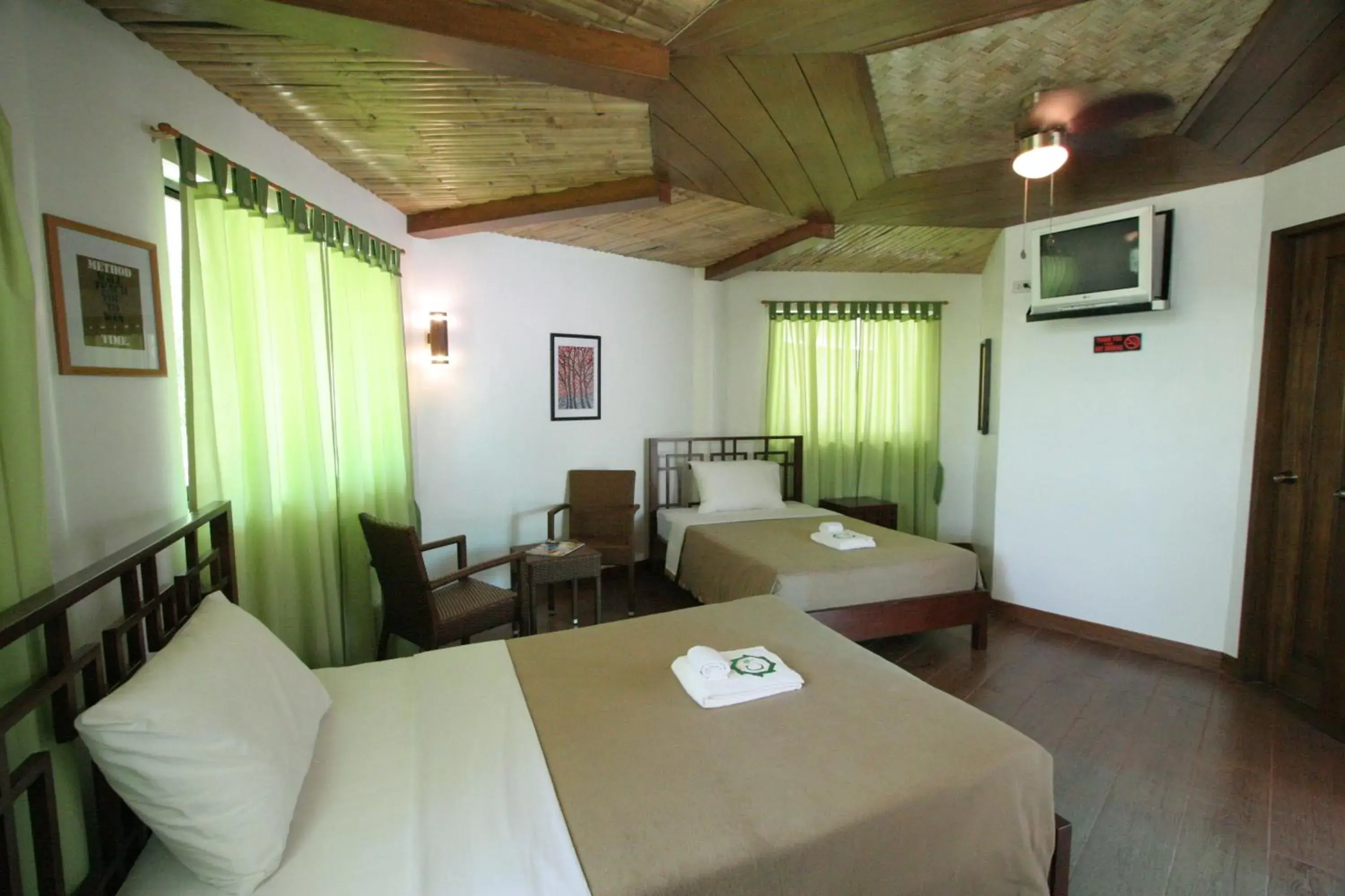 Bed in Coron Hilltop View Resort