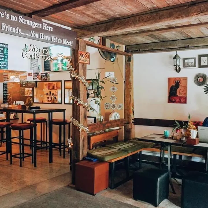 Restaurant/places to eat in The Cabin Backpackers Hostel & Bar