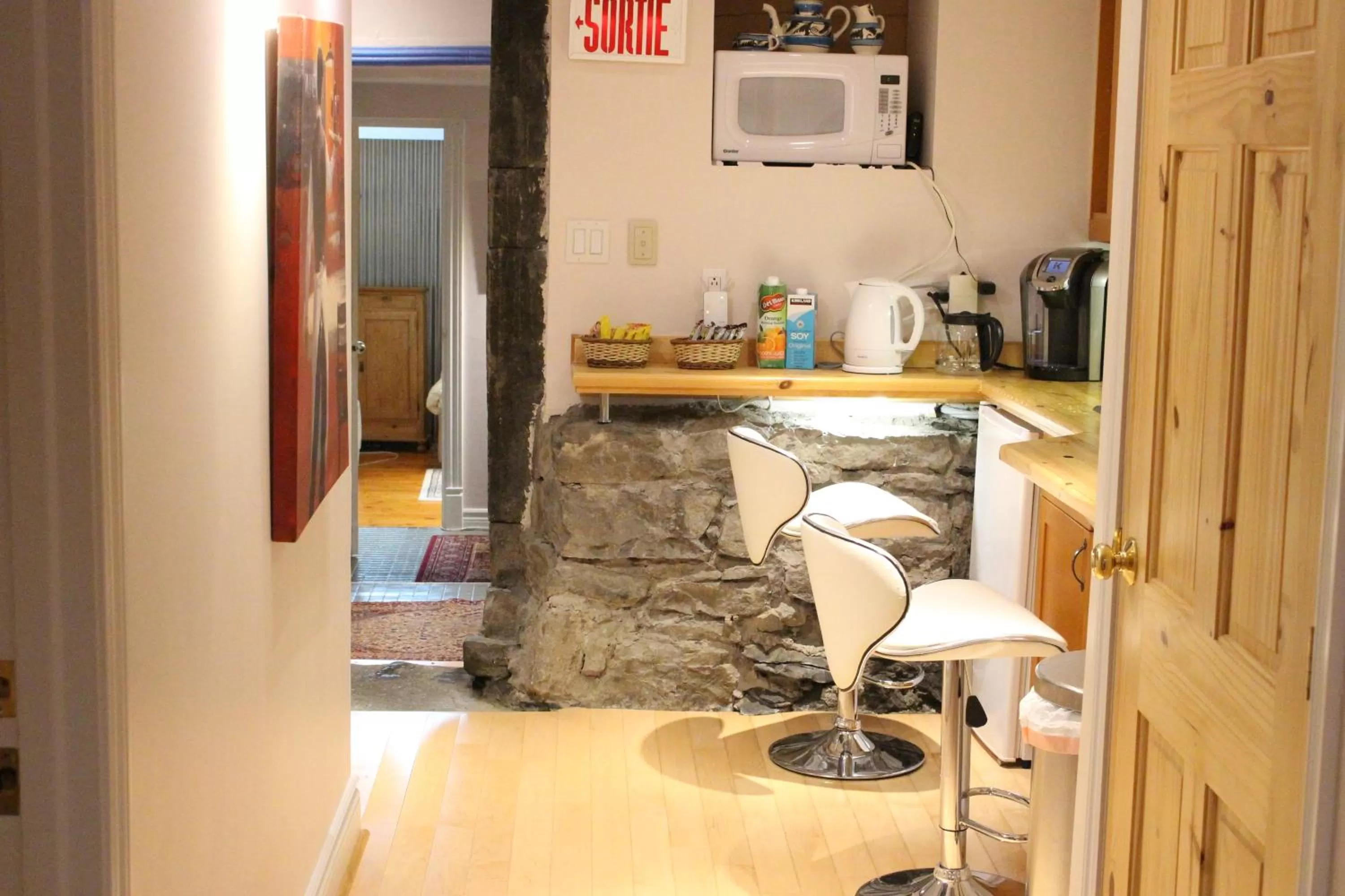 Kitchen/Kitchenette in La Loggia Art B&B