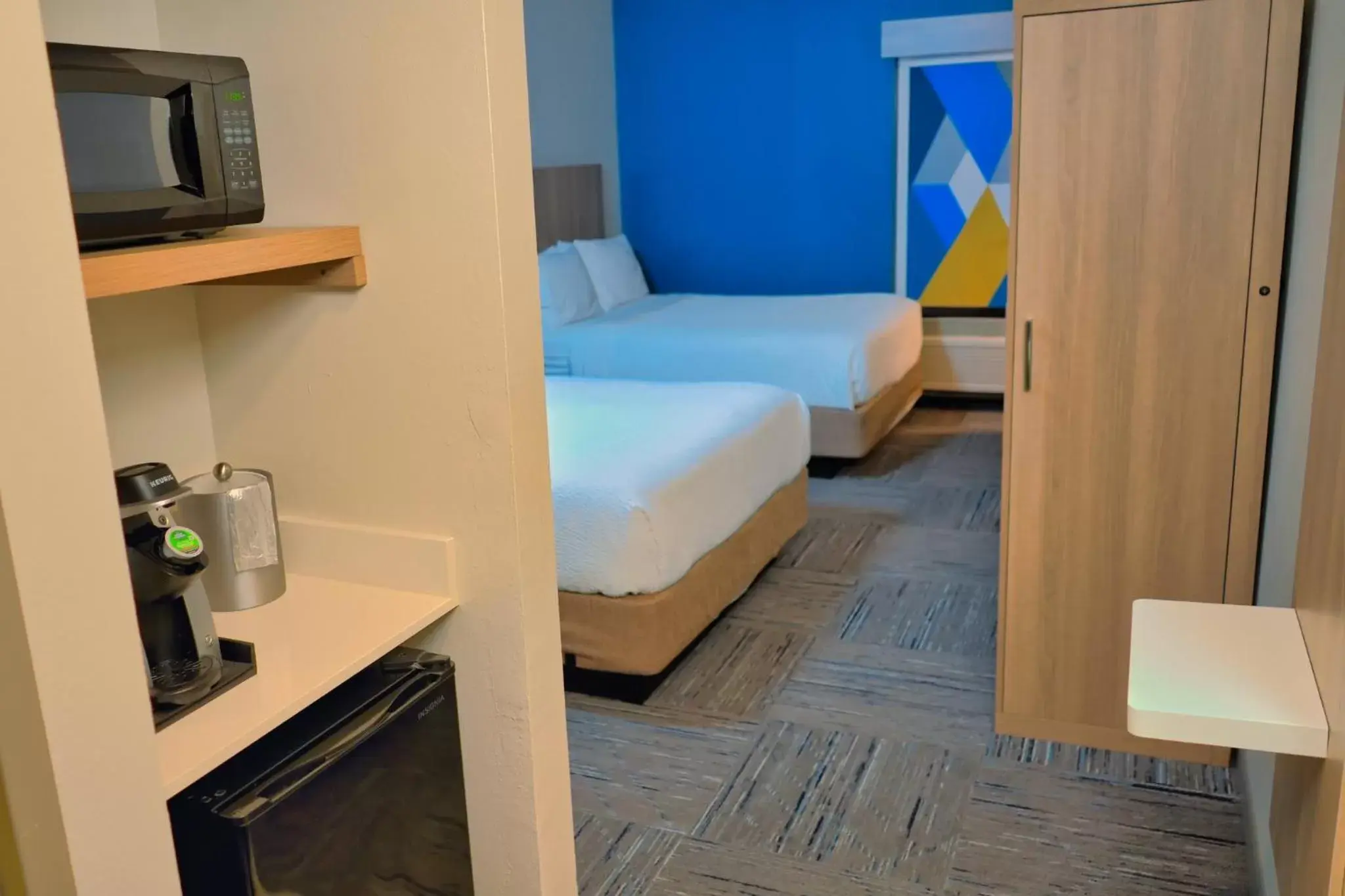 Photo of the whole room, Bed in Holiday Inn Express Hotel & Suites Tampa-Oldsmar by IHG Photo of the whole room, Bed in Holiday Inn Express Hotel & Suites Tampa-Oldsmar by IHG