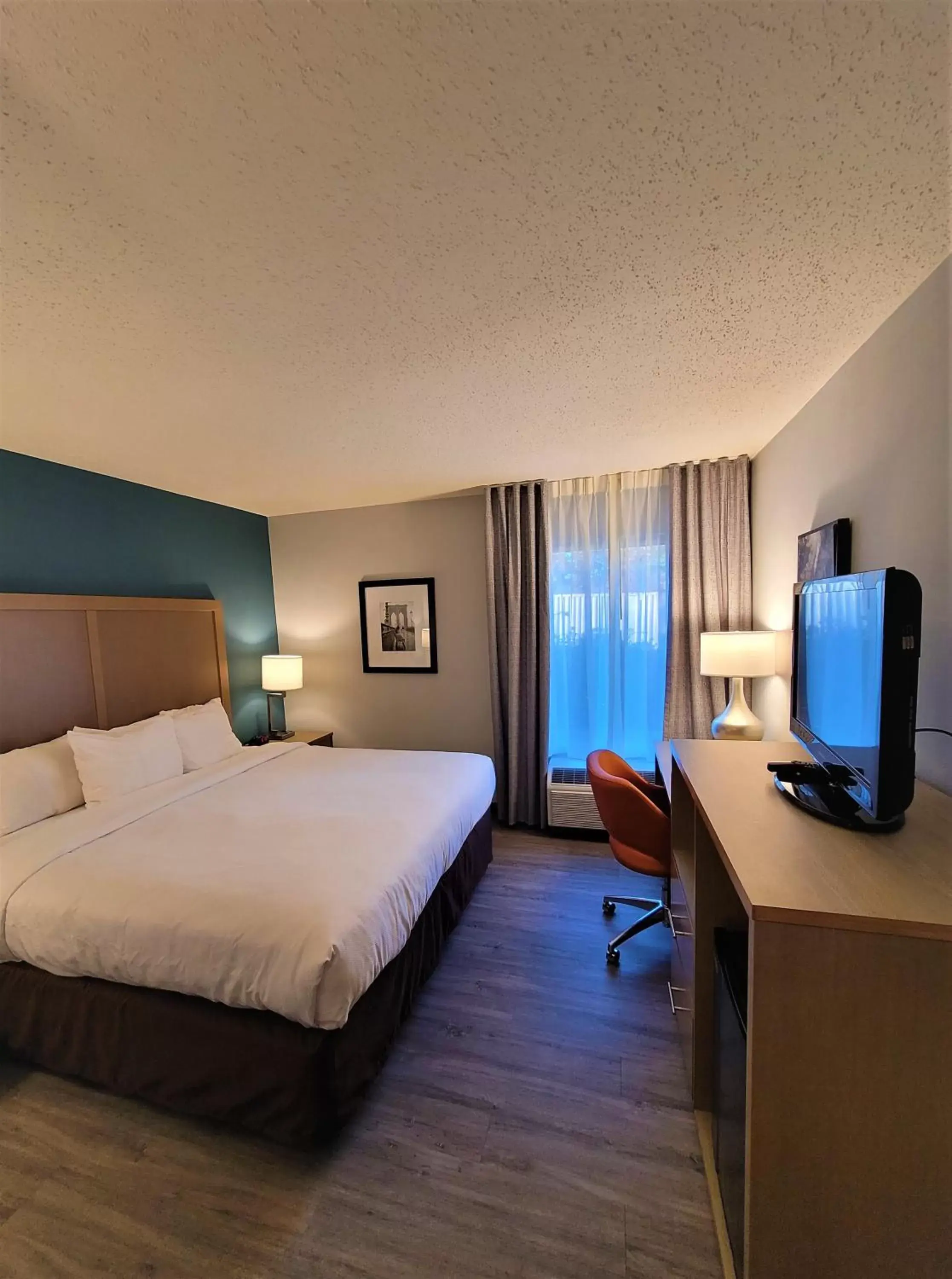 Bed in Comfort Inn & Suites Alexandria West