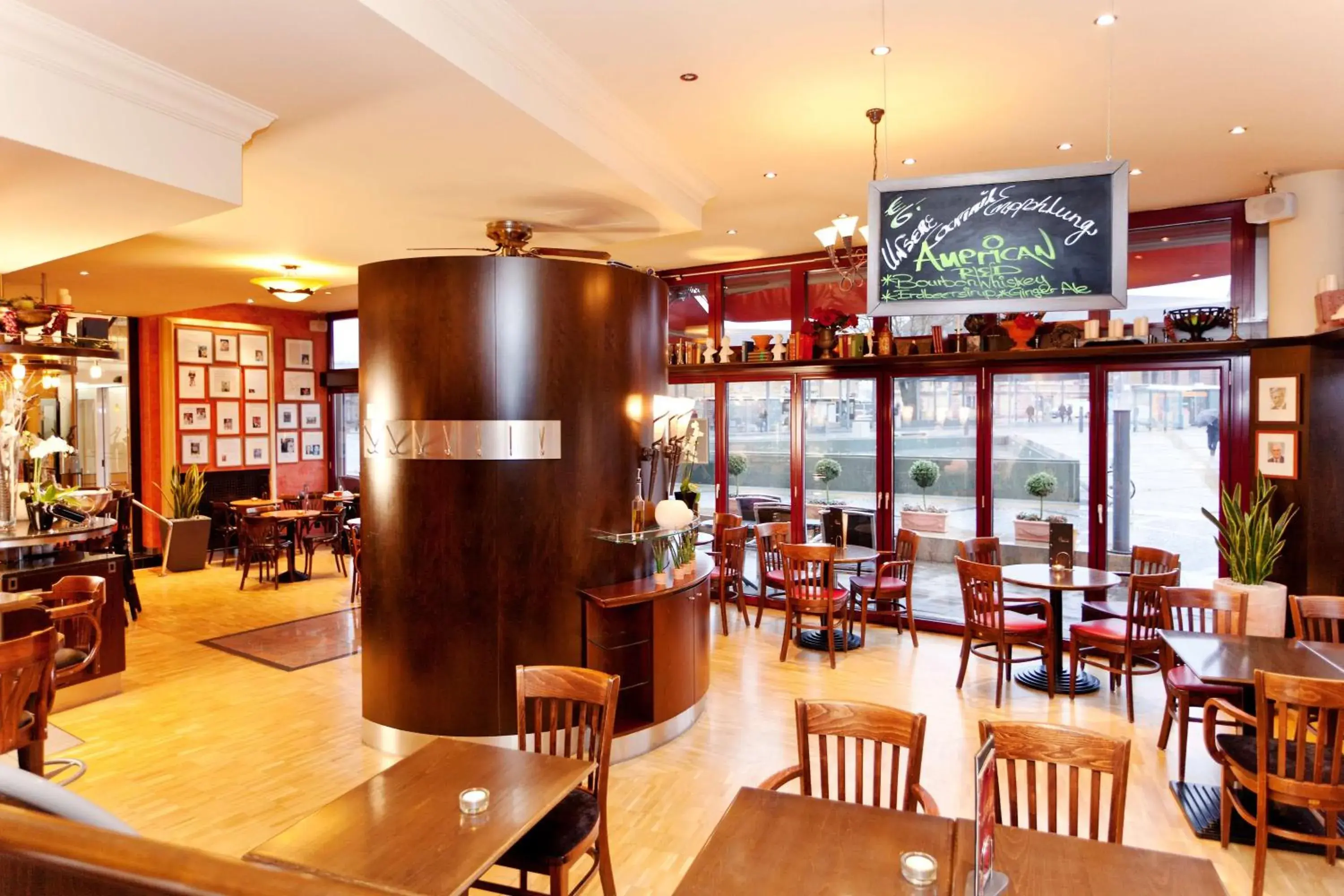 Lounge or bar, Restaurant/Places to Eat in Best Western Hotel Hohenzollern