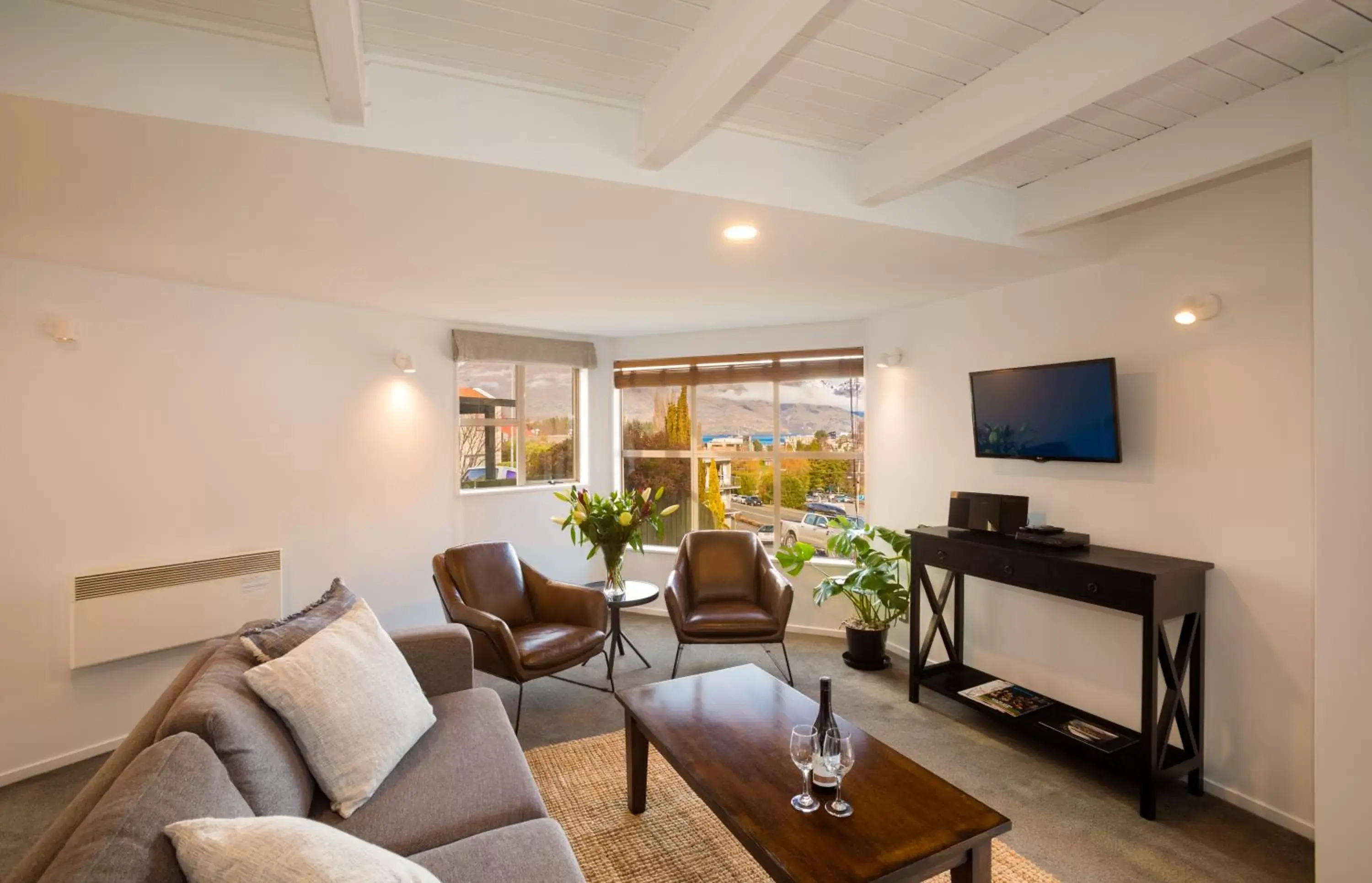 Living room, Seating Area in Cranbury Court Apartments