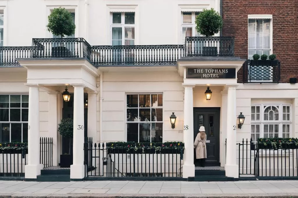 Facade/entrance in The Tophams Hotel
