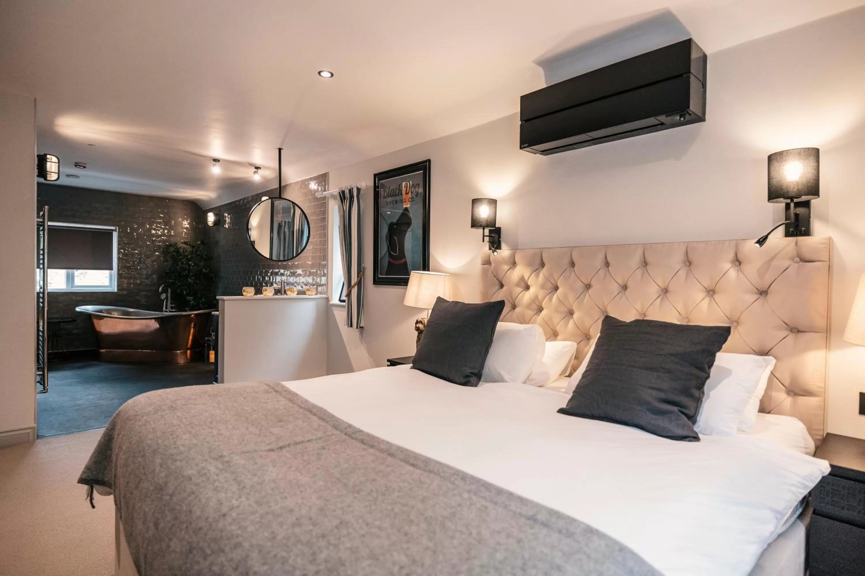 Photo of the whole room, Bed in South Causey Inn