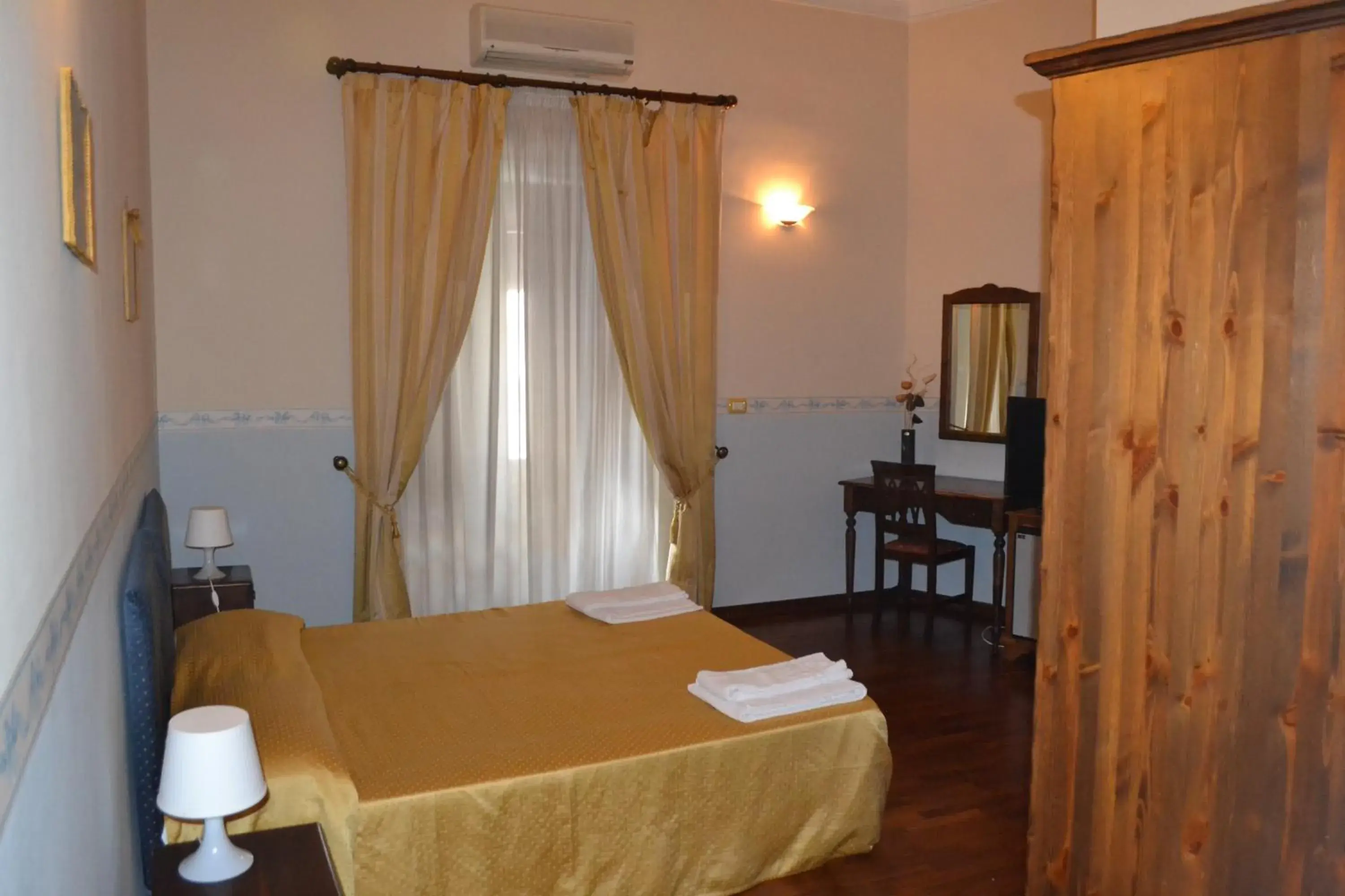 Double or Twin Room with City View in Stesicorea Palace