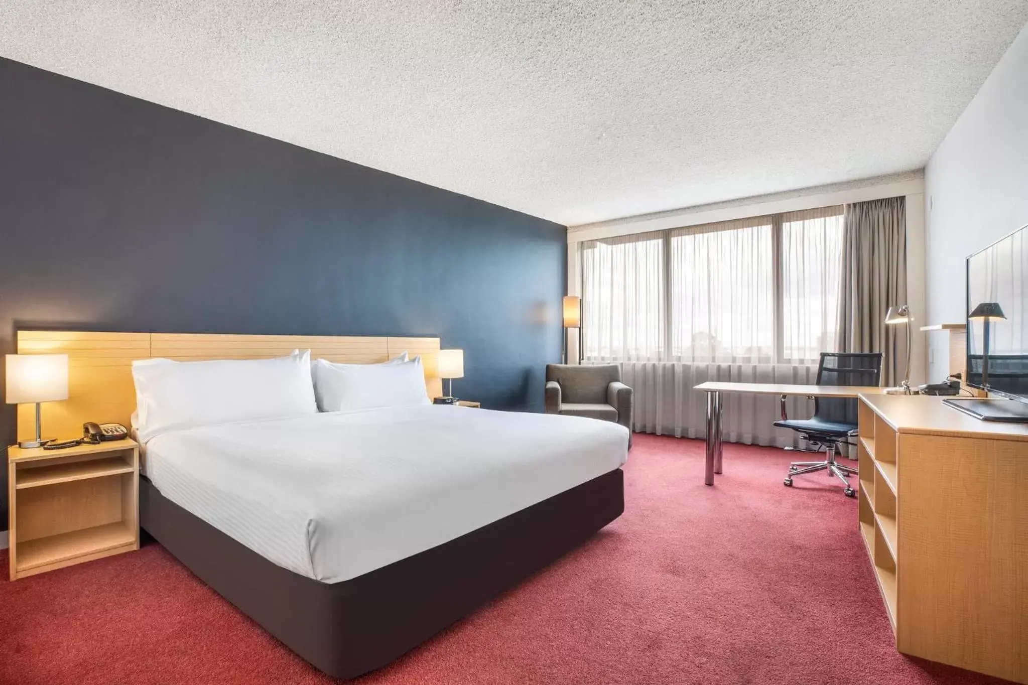 Premium King Room in Holiday Inn Melbourne Airport by IHG Premium King Room in Holiday Inn Melbourne Airport by IHG