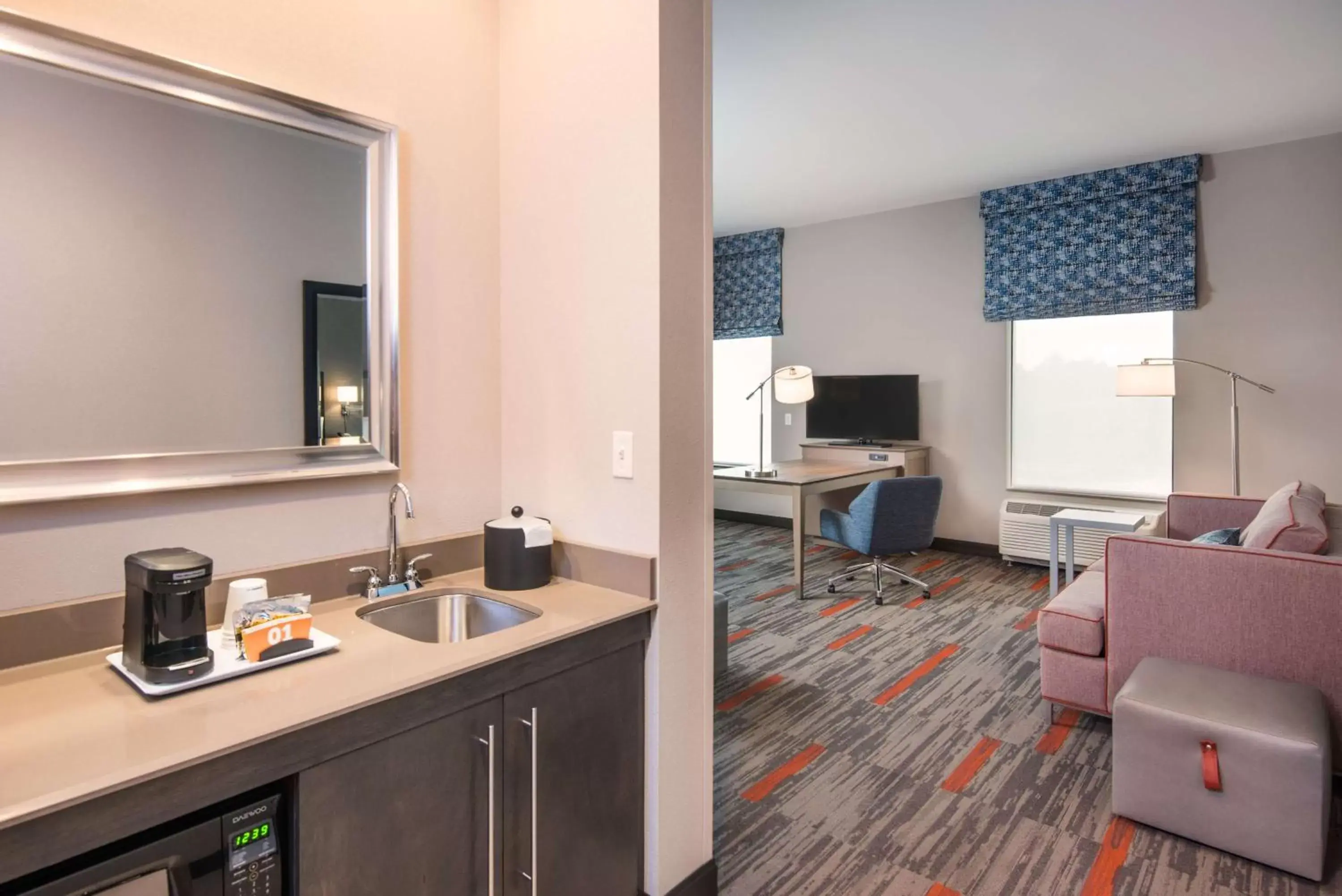 Bed, TV/Entertainment Center in Hampton Inn and Suites at Wisconsin Dells Lake Delton