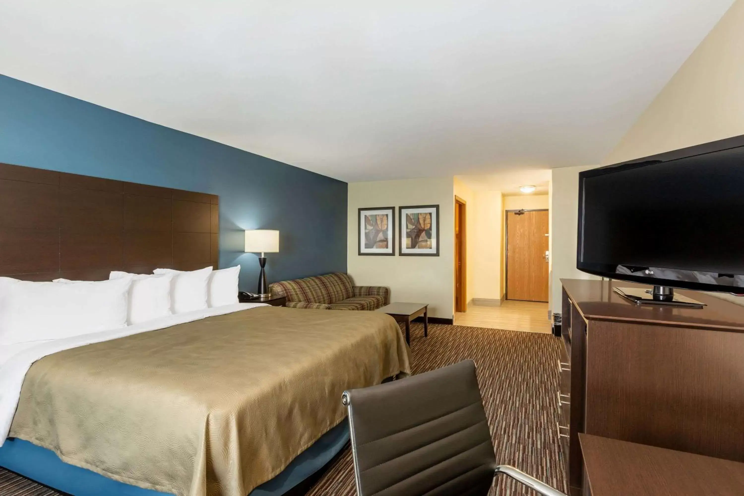 Photo of the whole room, Bed in AmericInn by Wyndham Jefferson