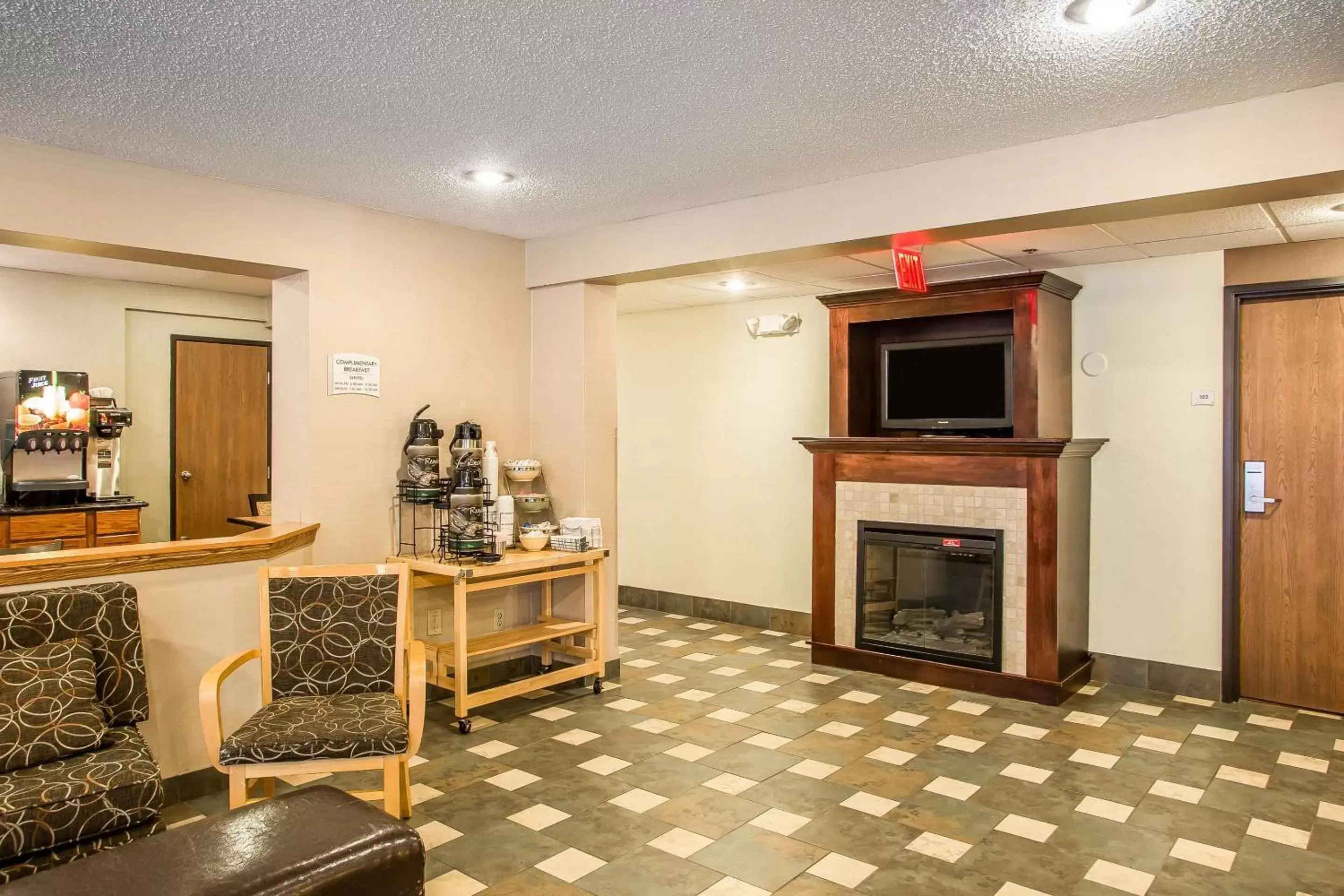 Restaurant/places to eat, TV/Entertainment Center in Quality Inn & Suites Marinette