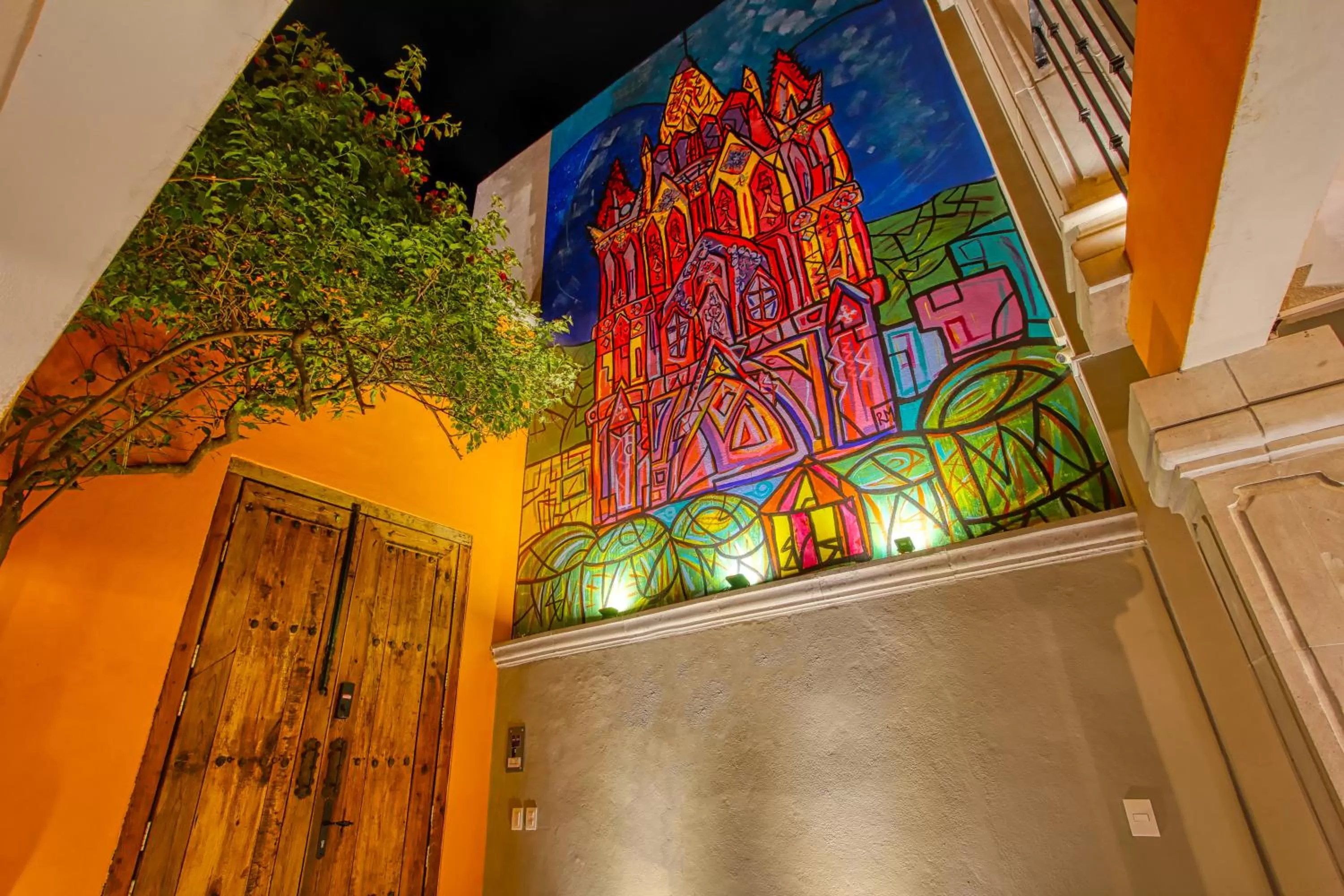 Property building in El Secreto