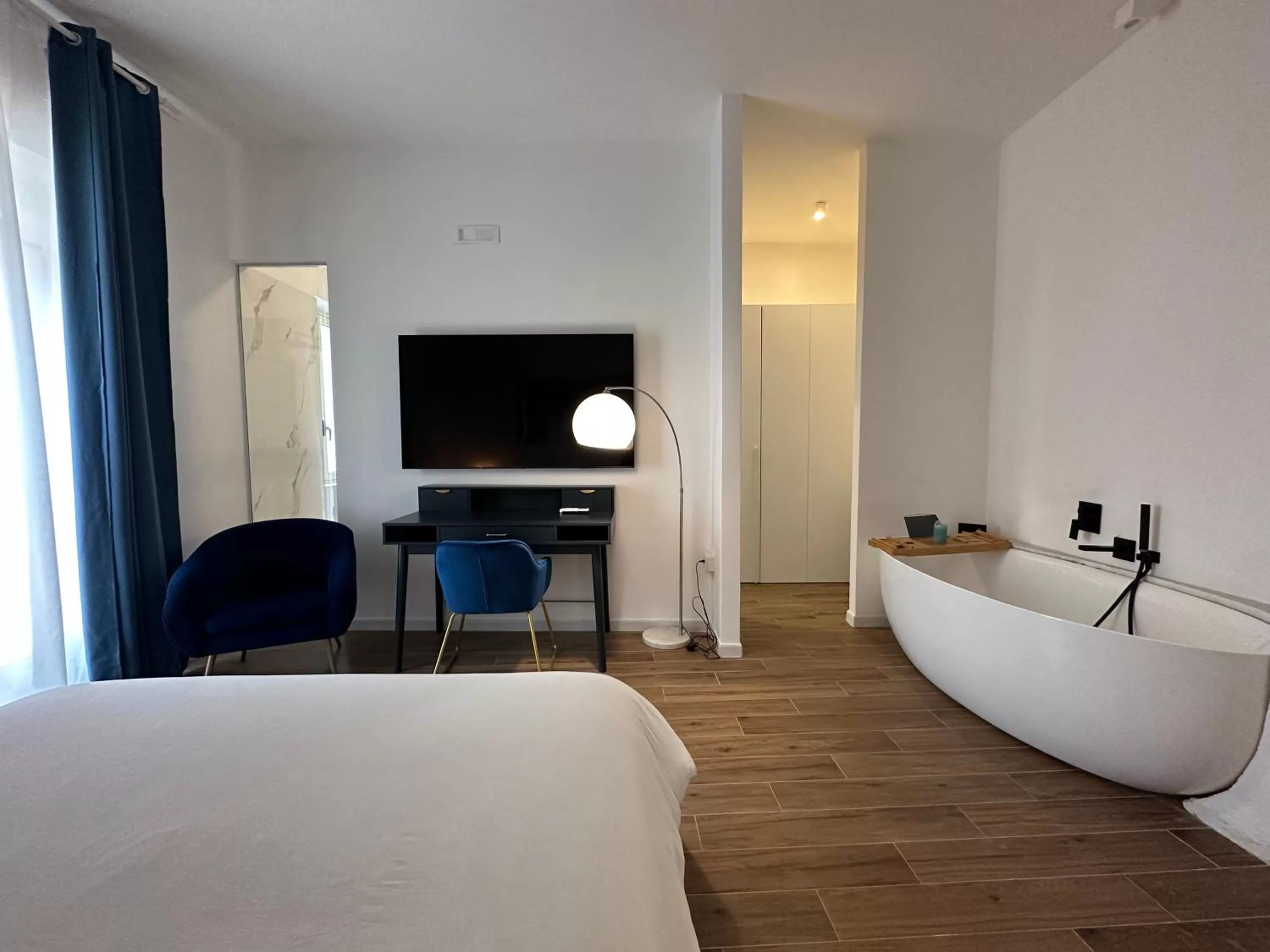 TV and multimedia, TV/Entertainment Center in Casa Roma