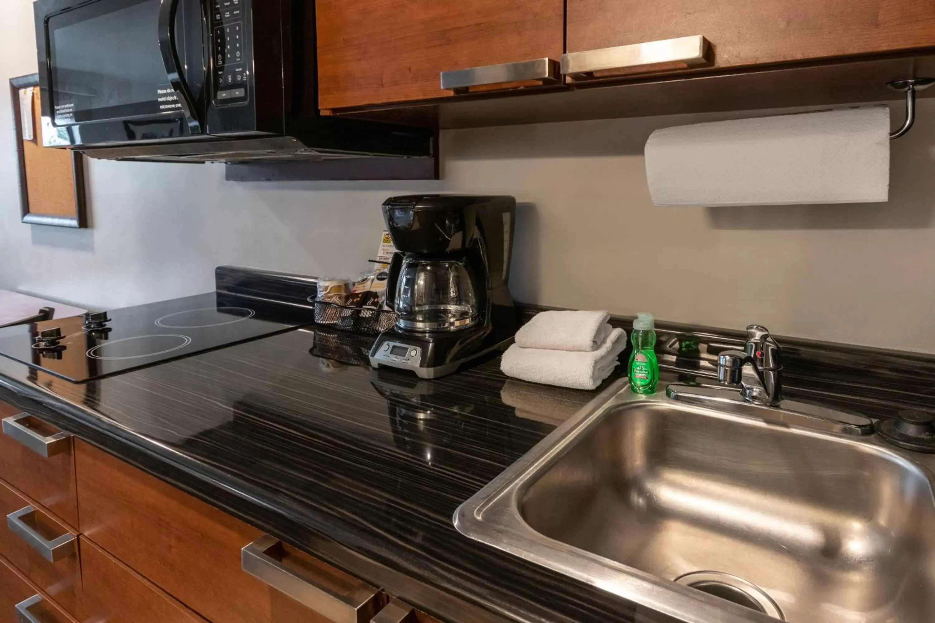 kitchen, Kitchen/Kitchenette in My Place Hotel-Spokane Valley, WA