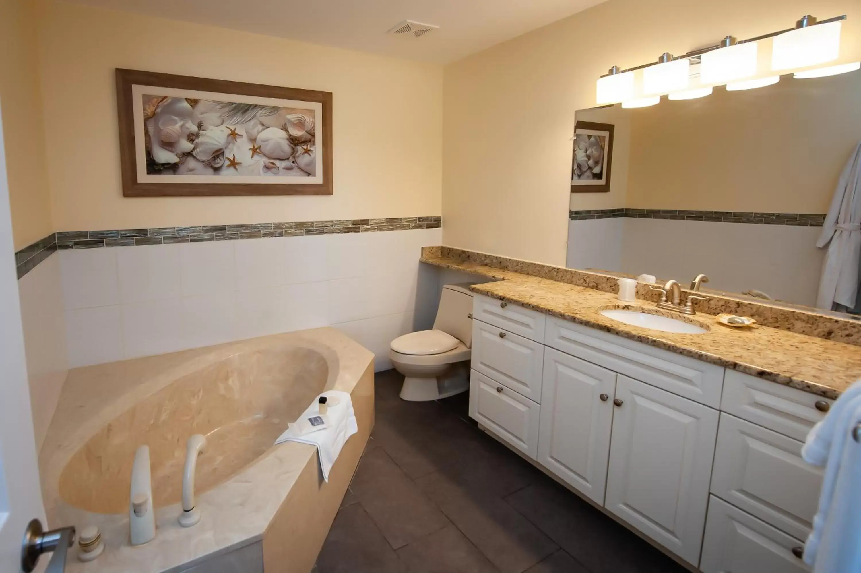 Bathroom in Cedar Cove Resort & Cottages