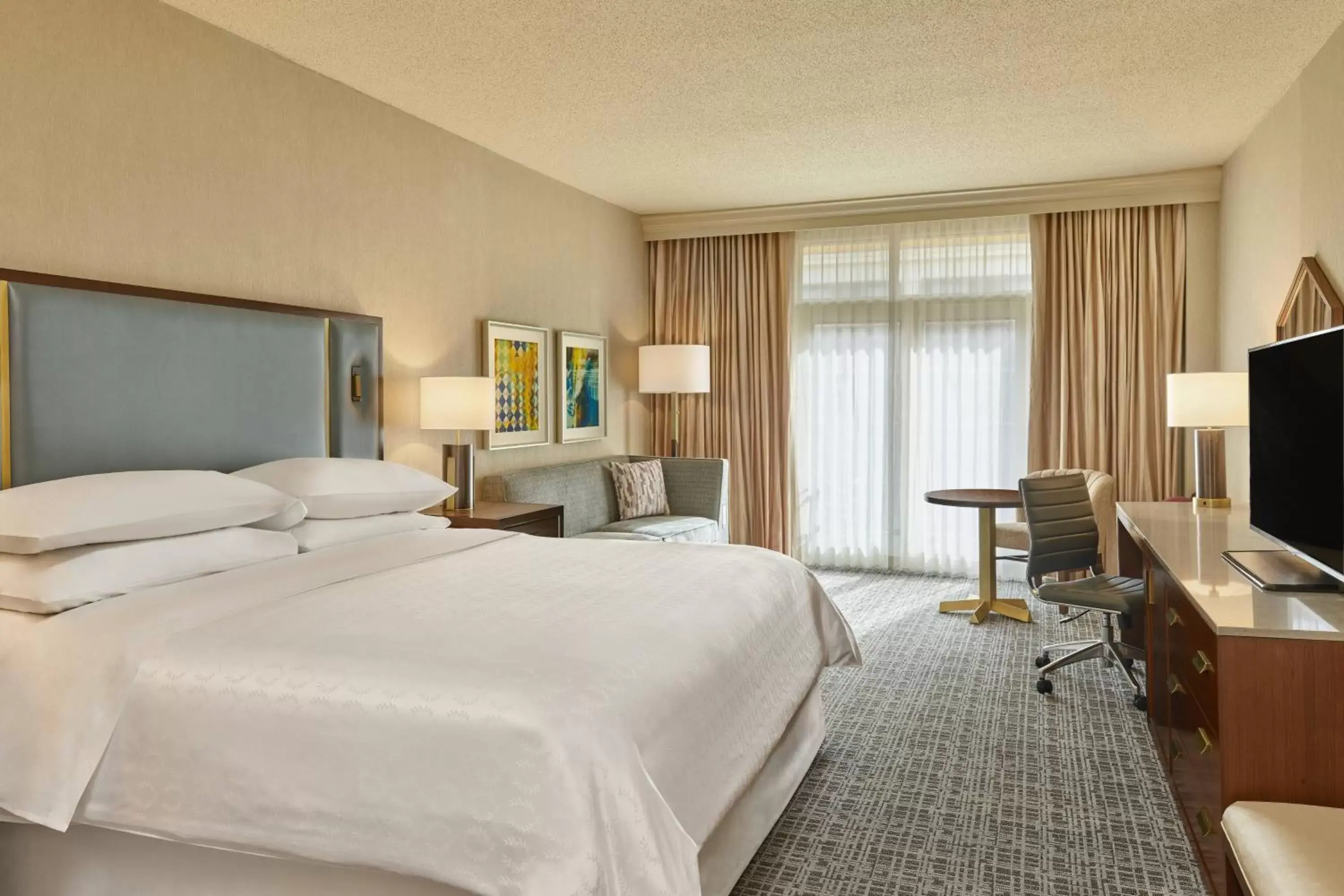 Photo of the whole room in Sheraton Music City Nashville Airport