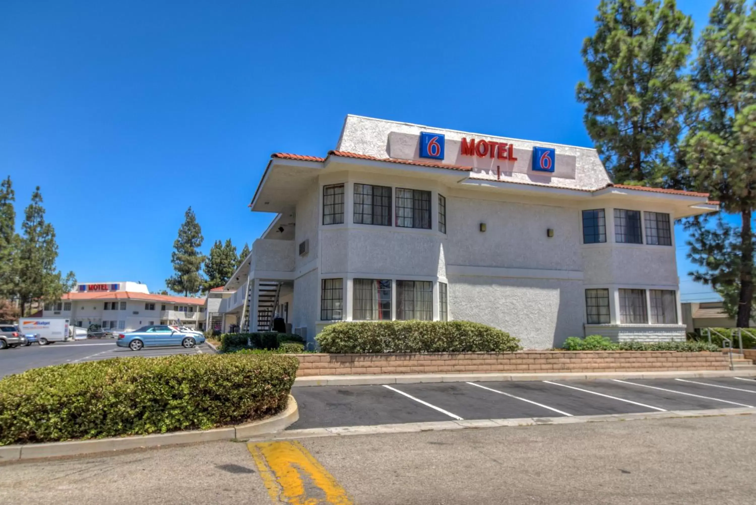 Facade/entrance, Property Building in Motel 6-San Dimas, CA - Los Angeles