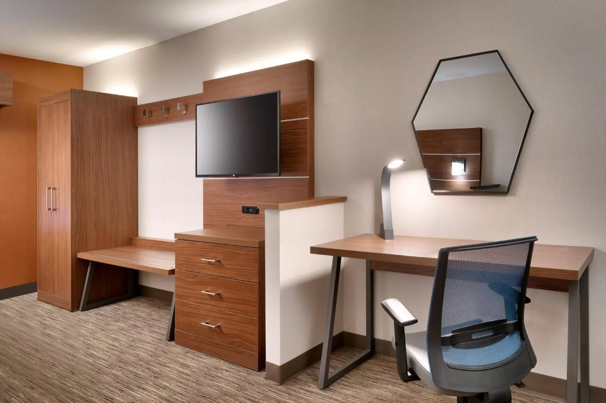 Photo of the whole room, TV/Entertainment Center in Holiday Inn Express Billings East, an IHG Hotel