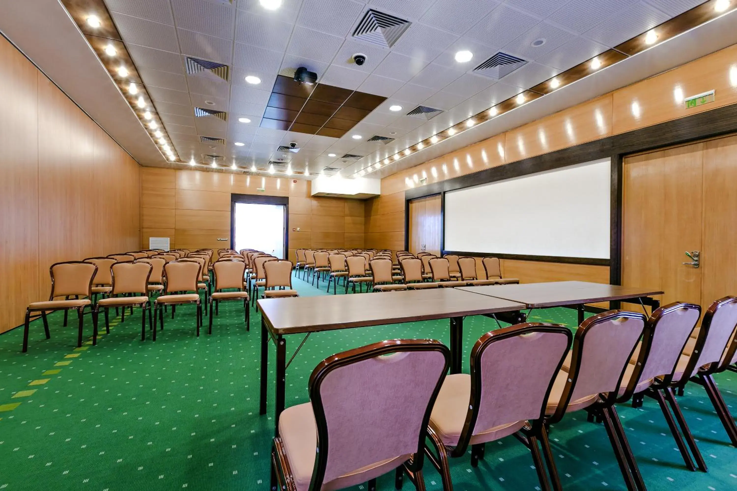 Business facilities in Hotel Aro Palace