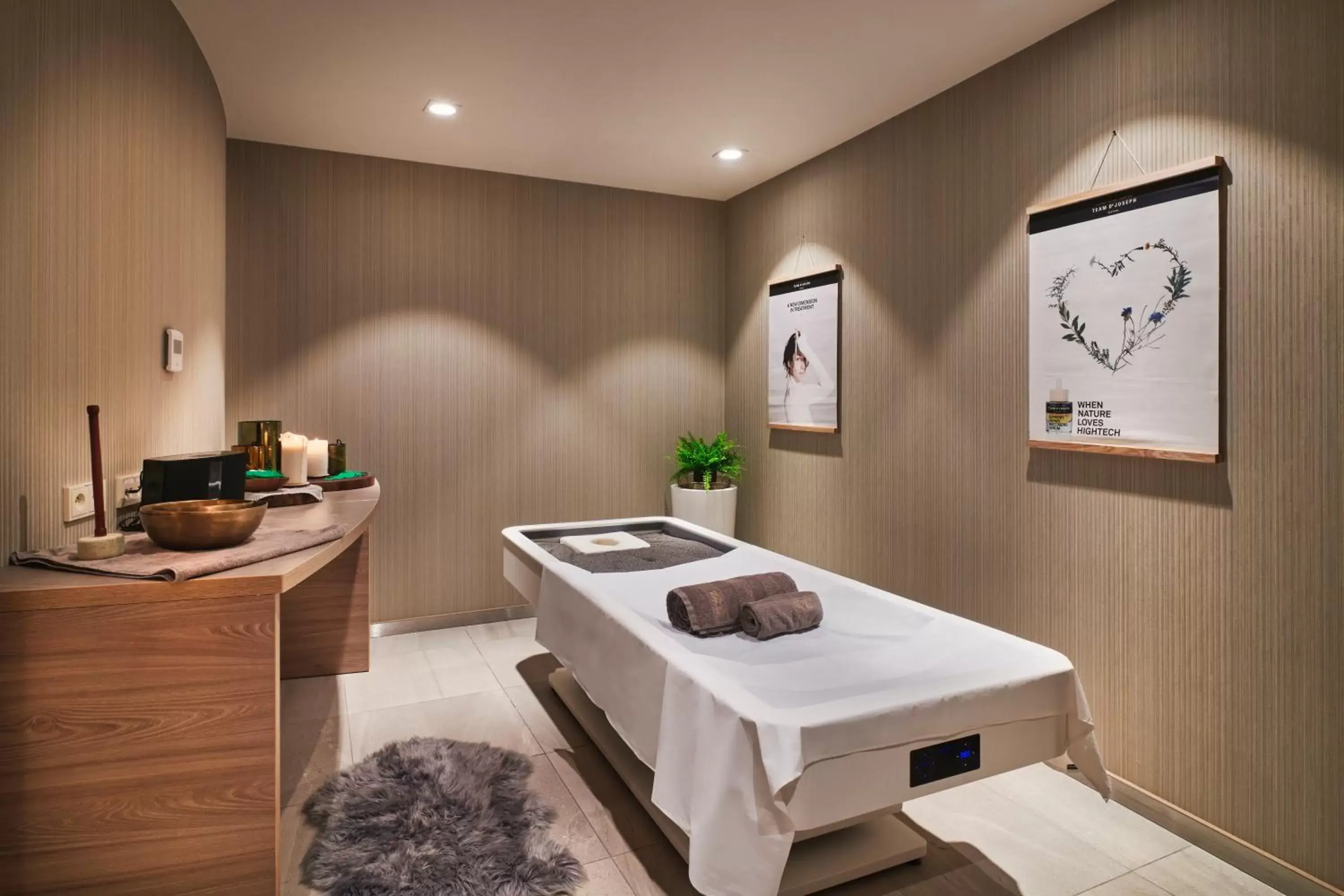 Massage, Kitchen/Kitchenette in Radisson Blu Hotel & Residences