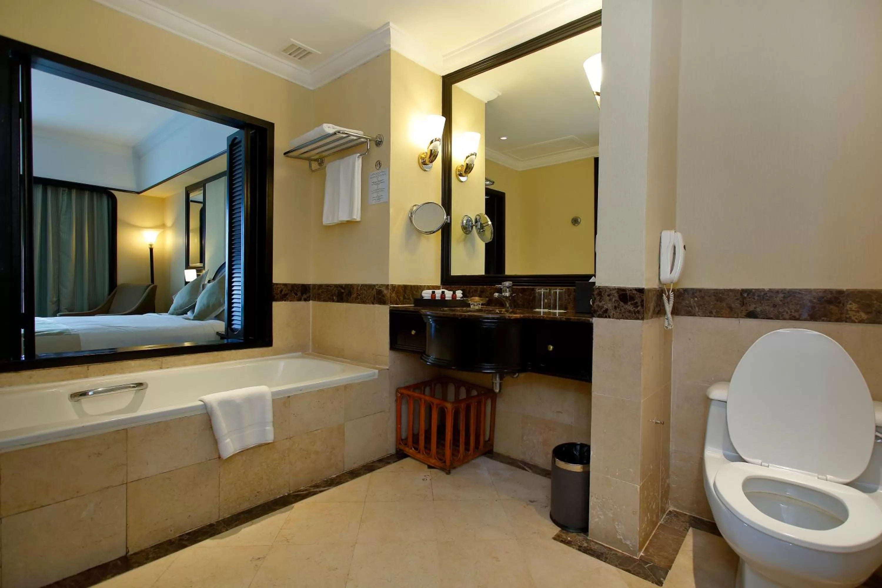 Shower, Bed in The Pacific Sutera Hotel